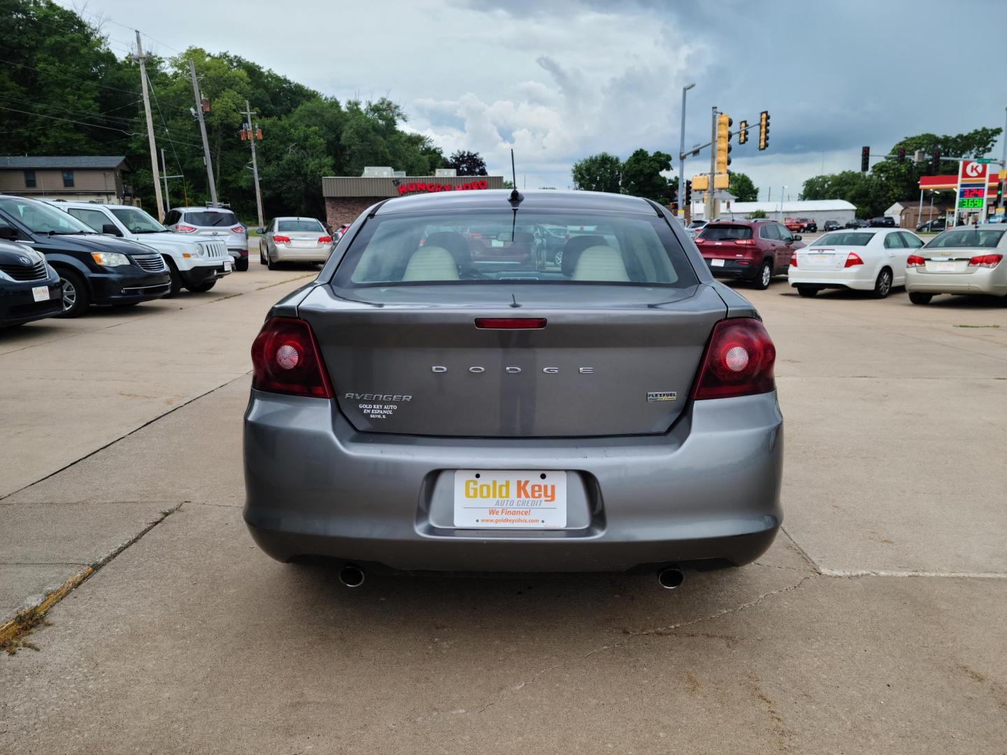 2013 Gray /tan Dodge Avenger SE (1C3CDZAG7DN) with an 3.6L V6 DOHC 24V FFV engine, 6-Speed Automatic transmission, located at 104 1st Avenue, Silvis, IL, 61282, (309) 755-9511, 41.515156, -90.425377 - Photo#3