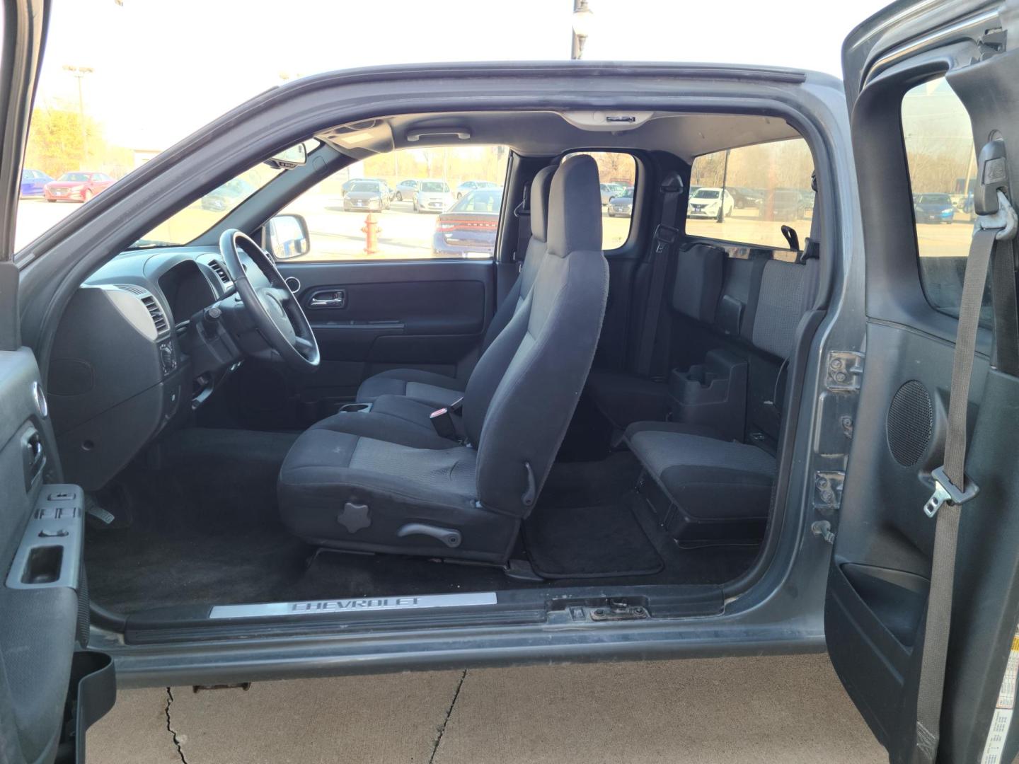 2008 Chevrolet Colorado Work Truck Ext. Cab 2WD (1GCCS19E088) with an 3.7L L5 DOHC 20V engine, located at 104 1st Avenue, Silvis, IL, 61282, (309) 755-9511, 41.515156, -90.425377 - Photo#4