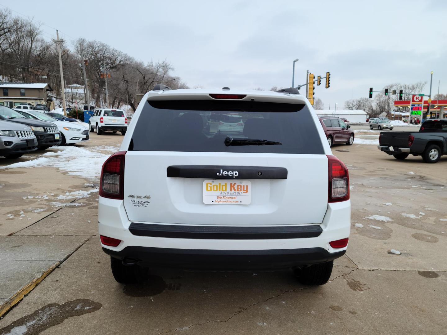 2017 Jeep Compass Sport 4WD (1C4NJDBBXHD) with an 2.4L L4 DOHC 16V engine, located at 104 1st Avenue, Silvis, IL, 61282, (309) 755-9511, 41.515156, -90.425377 - Photo#3