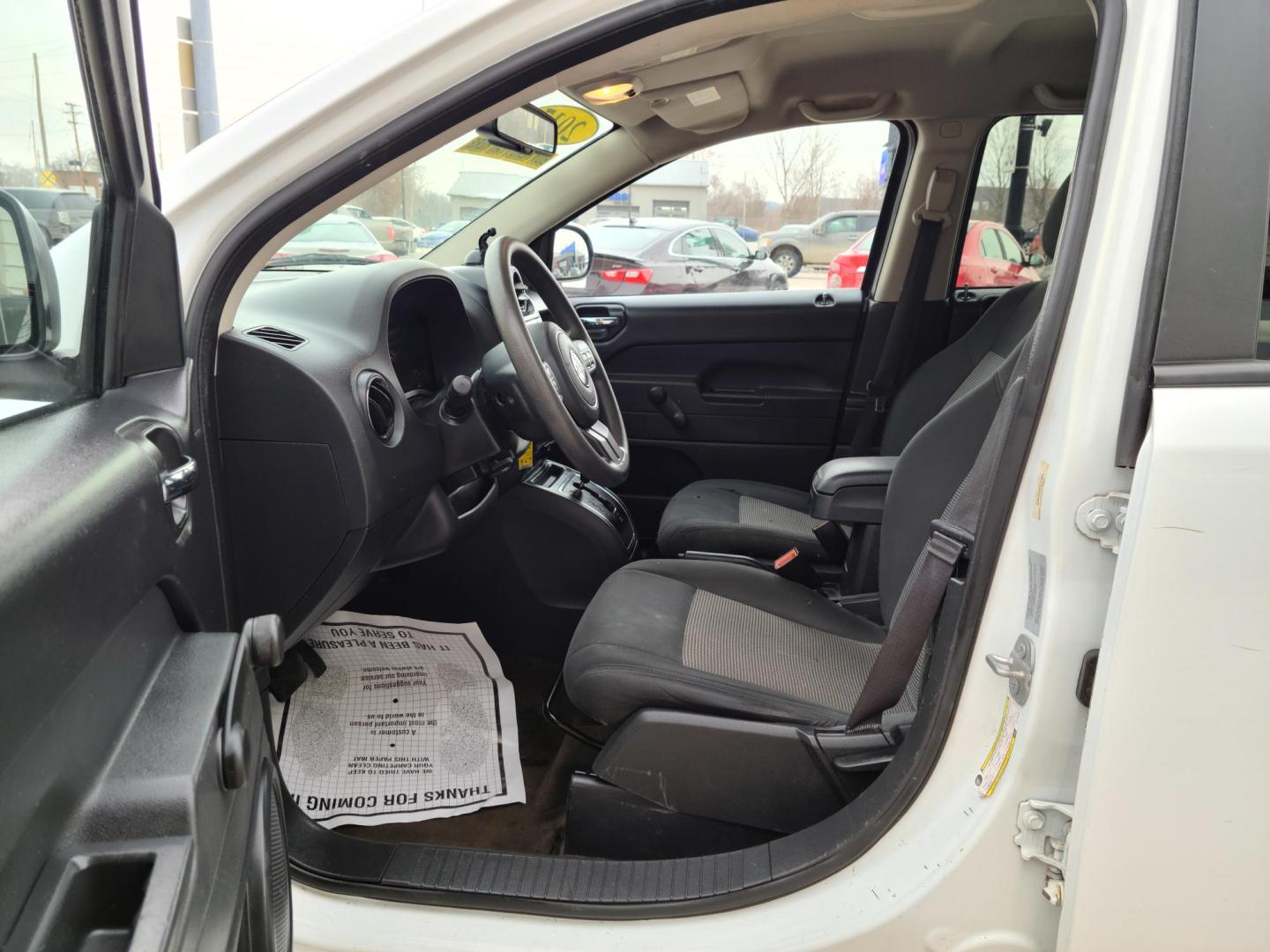 2017 Jeep Compass Sport 4WD (1C4NJDBBXHD) with an 2.4L L4 DOHC 16V engine, located at 104 1st Avenue, Silvis, IL, 61282, (309) 755-9511, 41.515156, -90.425377 - Photo#6