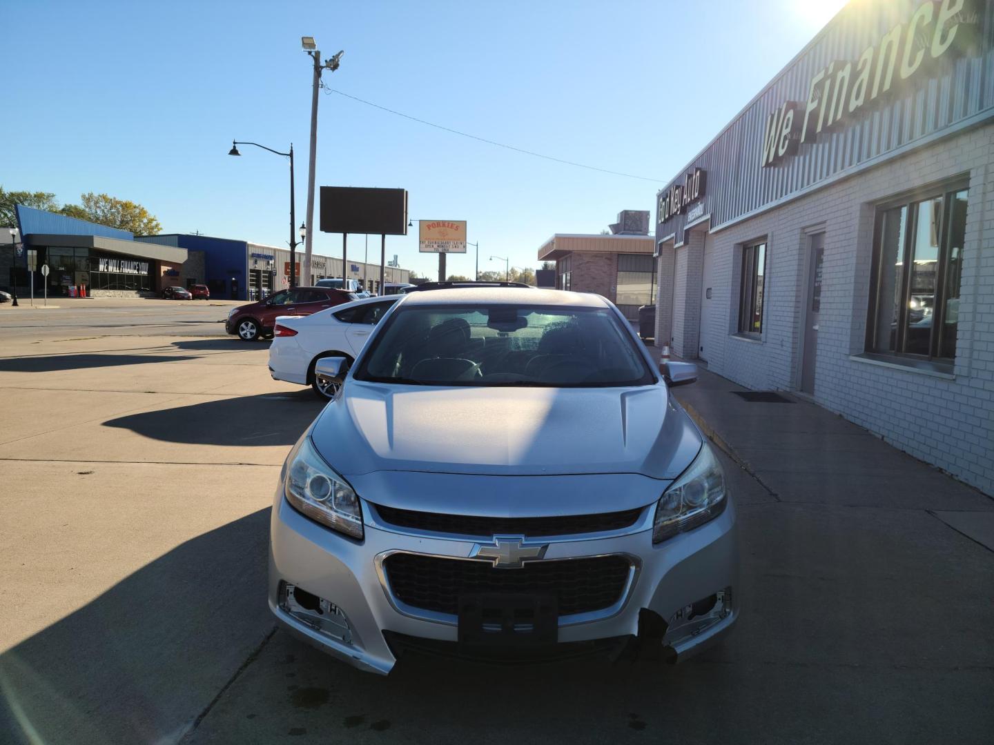 2015 Silver Ice Metallic /Jet Black Chevrolet Malibu 1LT (1G11C5SL3FF) with an 2.5L L4 DOHC 16V engine, 6-Speed Automatic transmission, located at 104 1st Avenue, Silvis, IL, 61282, (309) 755-9511, 41.515156, -90.425377 - Photo#1