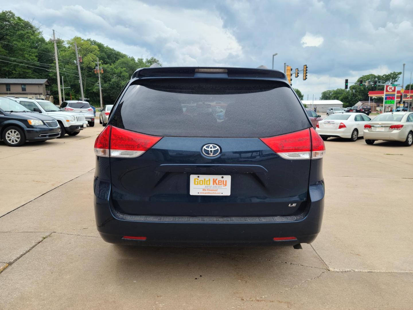 2012 BLUE /Light Gray Cloth Toyota Sienna LE FWD 8-Passenger V6 (5TDKK3DC8CS) with an 3.5L V6 EFI DOHC 24V engine, 5-Speed Automatic transmission, located at 104 1st Avenue, Silvis, IL, 61282, (309) 755-9511, 41.515156, -90.425377 - Photo#3