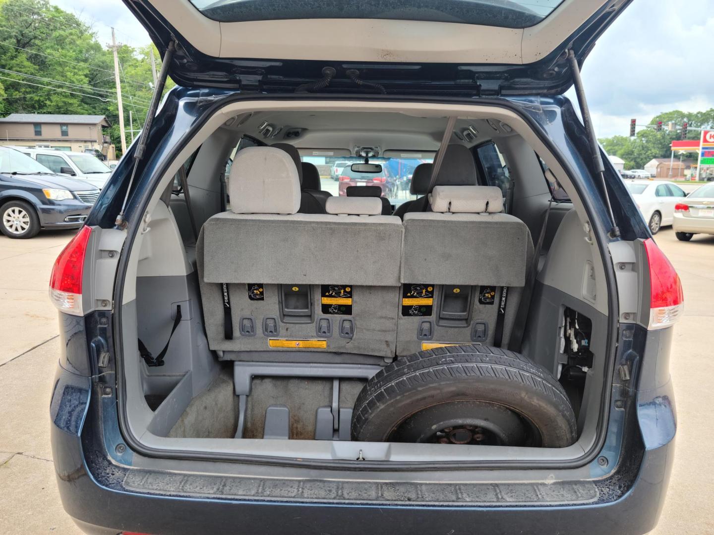 2012 BLUE /Light Gray Cloth Toyota Sienna LE FWD 8-Passenger V6 (5TDKK3DC8CS) with an 3.5L V6 EFI DOHC 24V engine, 5-Speed Automatic transmission, located at 104 1st Avenue, Silvis, IL, 61282, (309) 755-9511, 41.515156, -90.425377 - Photo#4