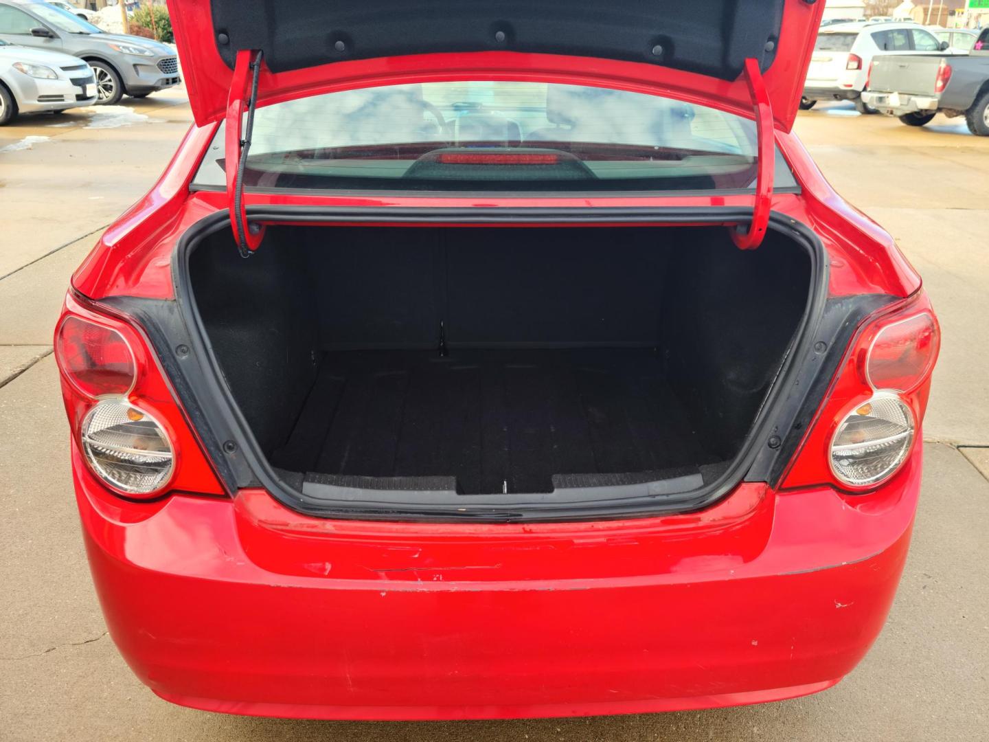 2015 Red Hot /Jet Black/ Brick Chevrolet Sonic LT Auto Sedan (1G1JC5SG3F4) with an 1.8L L4 DOHC 24V engine, 6-Speed Automatic transmission, located at 104 1st Avenue, Silvis, IL, 61282, (309) 755-9511, 41.515156, -90.425377 - Photo#4