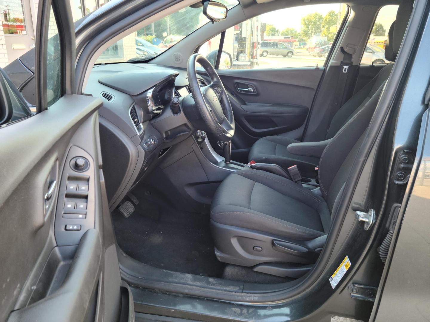 2017 Nightfall Gray Metallic /Jet Black, Cloth Chevrolet Trax LT FWD (3GNCJLSB0HL) with an 1.4L L4 DOHC 16V engine, 6A transmission, located at 104 1st Avenue, Silvis, IL, 61282, (309) 755-9511, 41.515156, -90.425377 - Photo#5