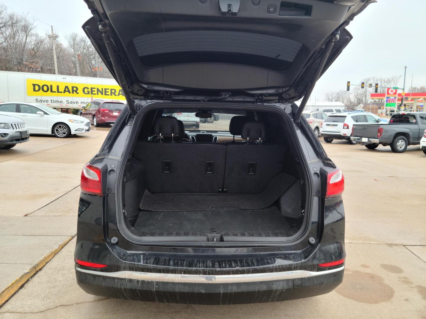 2018 Mosaic Black Metallic /Jet Black/Cinnamon, Cloth Chevrolet Equinox Premier LT 2WD (2GNAXMEVXJ6) with an 1.5L L4 DIR DOHC 16V TURBO engine, 6A transmission, located at 104 1st Avenue, Silvis, IL, 61282, (309) 755-9511, 41.515156, -90.425377 - Photo#4