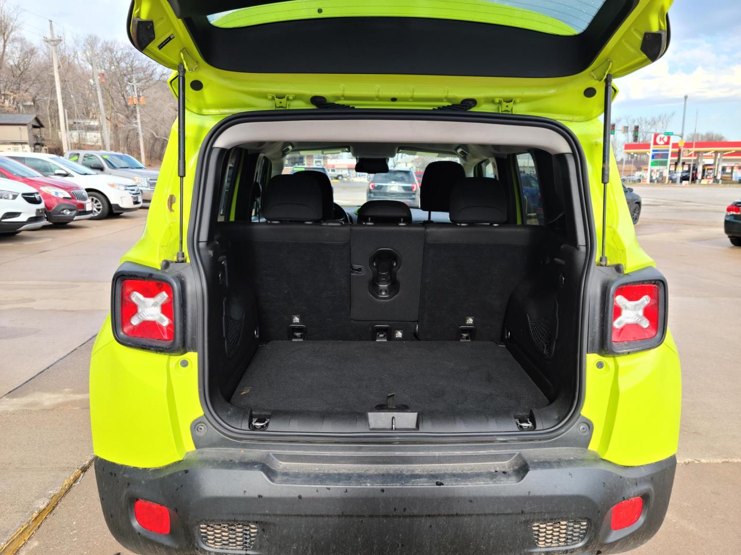 2018 Jeep Renegade Latitude 4WD (ZACCJBBB1JP) with an 2.4L L4 DOHC 16V engine, 6M transmission, located at 104 1st Avenue, Silvis, IL, 61282, (309) 755-9511, 41.515156, -90.425377 - Photo#2