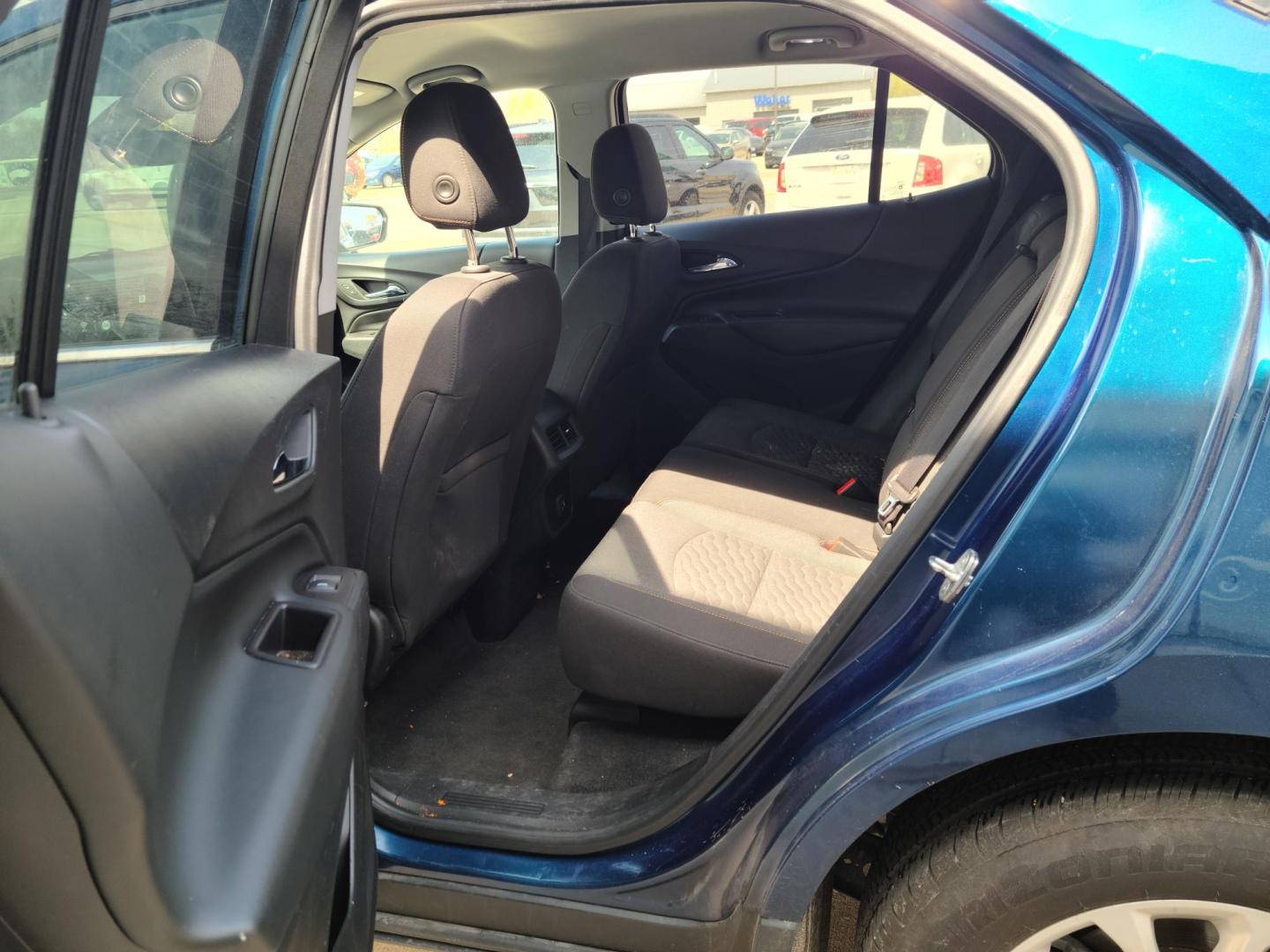 2020 /Mosaic Black Metallic Chevrolet Equinox LT 1.5 2WD (2GNAXKEV0L6) with an 1.5L L4 DIR DOHC 16V TURBO engine, 6A transmission, located at 104 1st Avenue, Silvis, IL, 61282, (309) 755-9511, 41.515156, -90.425377 - Photo#4