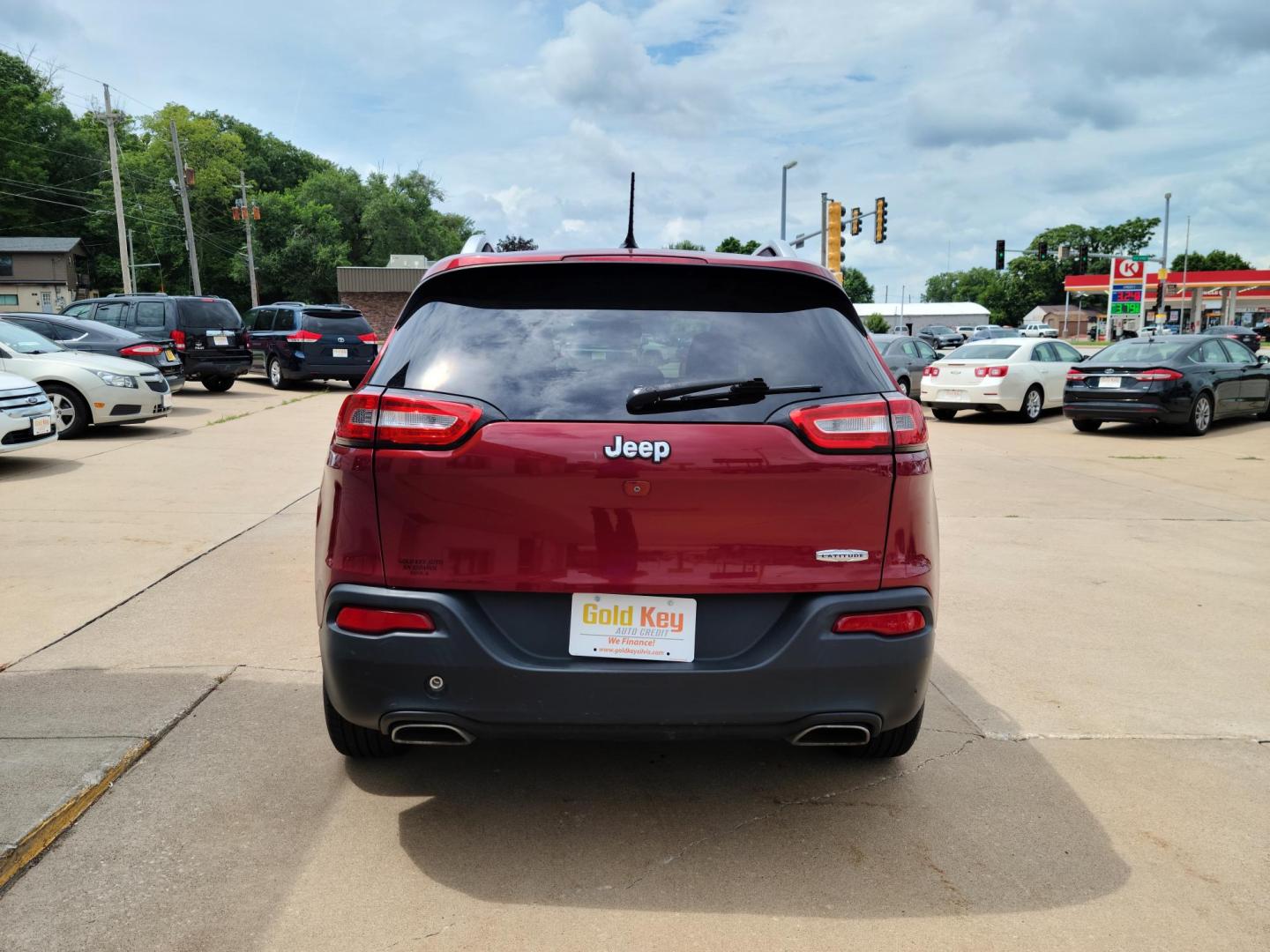 2015 DP Cherry Red Crystal PC /Black Jeep Cherokee Latitude FWD (1C4PJLCS1FW) with an 3.2L V6 DOHC 24V engine, 9-Speed Automatic transmission, located at 104 1st Avenue, Silvis, IL, 61282, (309) 755-9511, 41.515156, -90.425377 - Photo#3