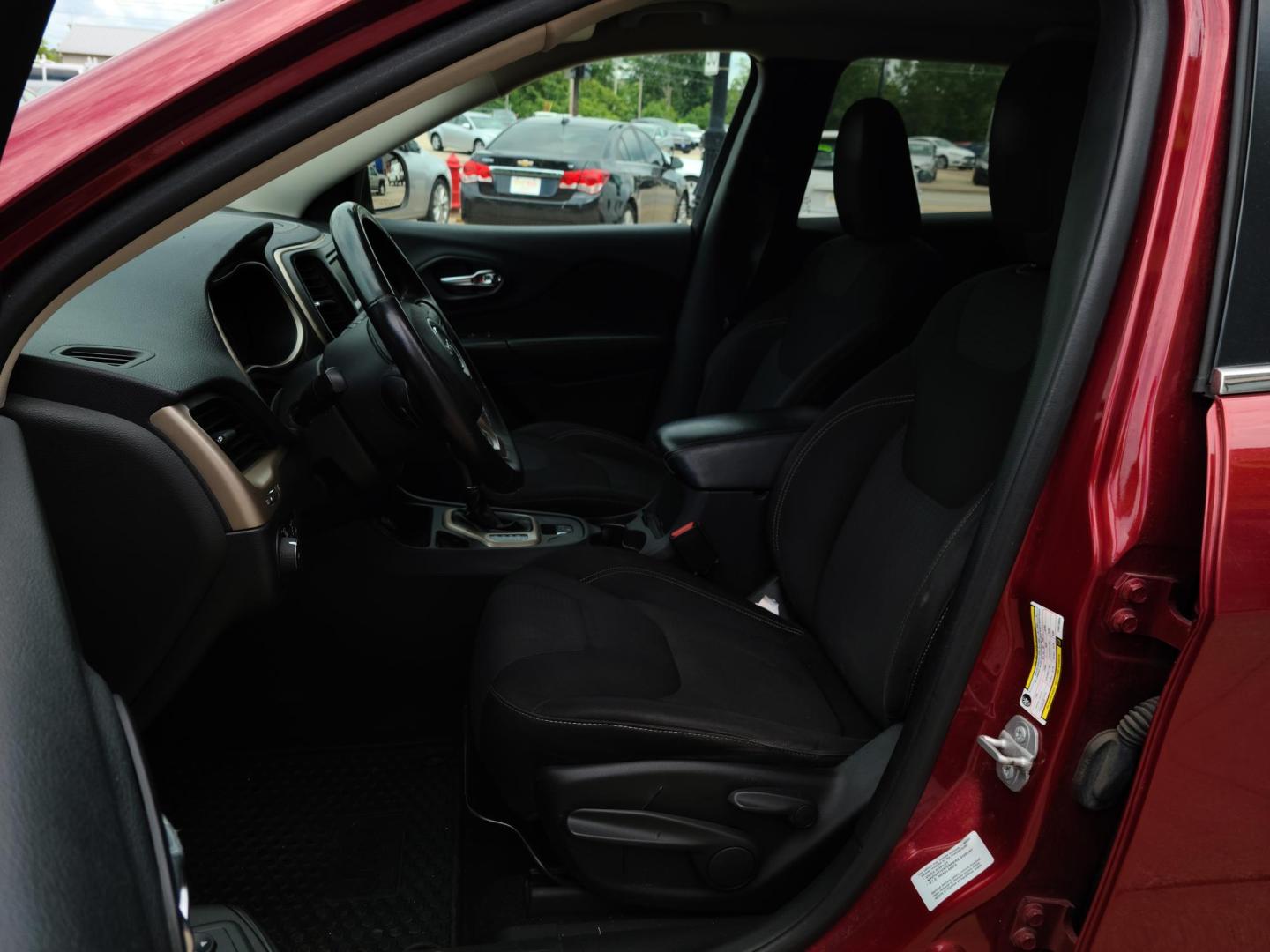 2015 DP Cherry Red Crystal PC /Black Jeep Cherokee Latitude FWD (1C4PJLCS1FW) with an 3.2L V6 DOHC 24V engine, 9-Speed Automatic transmission, located at 104 1st Avenue, Silvis, IL, 61282, (309) 755-9511, 41.515156, -90.425377 - Photo#6