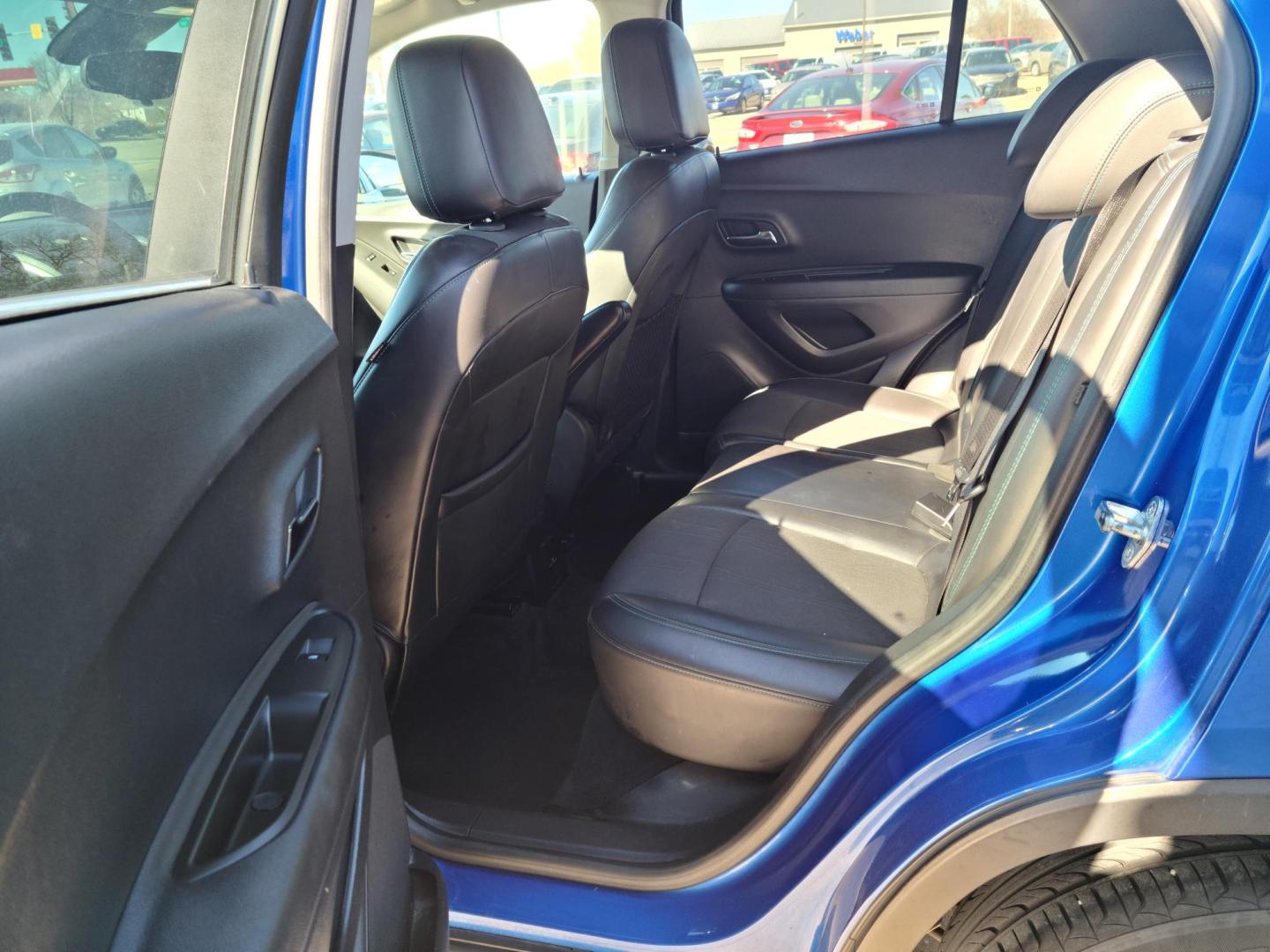 2015 /Black Chevrolet Trax LT FWD (KL7CJLSB6FB) with an 1.4L L4 DOHC 16V FFV engine, Auto transmission, located at 104 1st Avenue, Silvis, IL, 61282, (309) 755-9511, 41.515156, -90.425377 - Photo#4