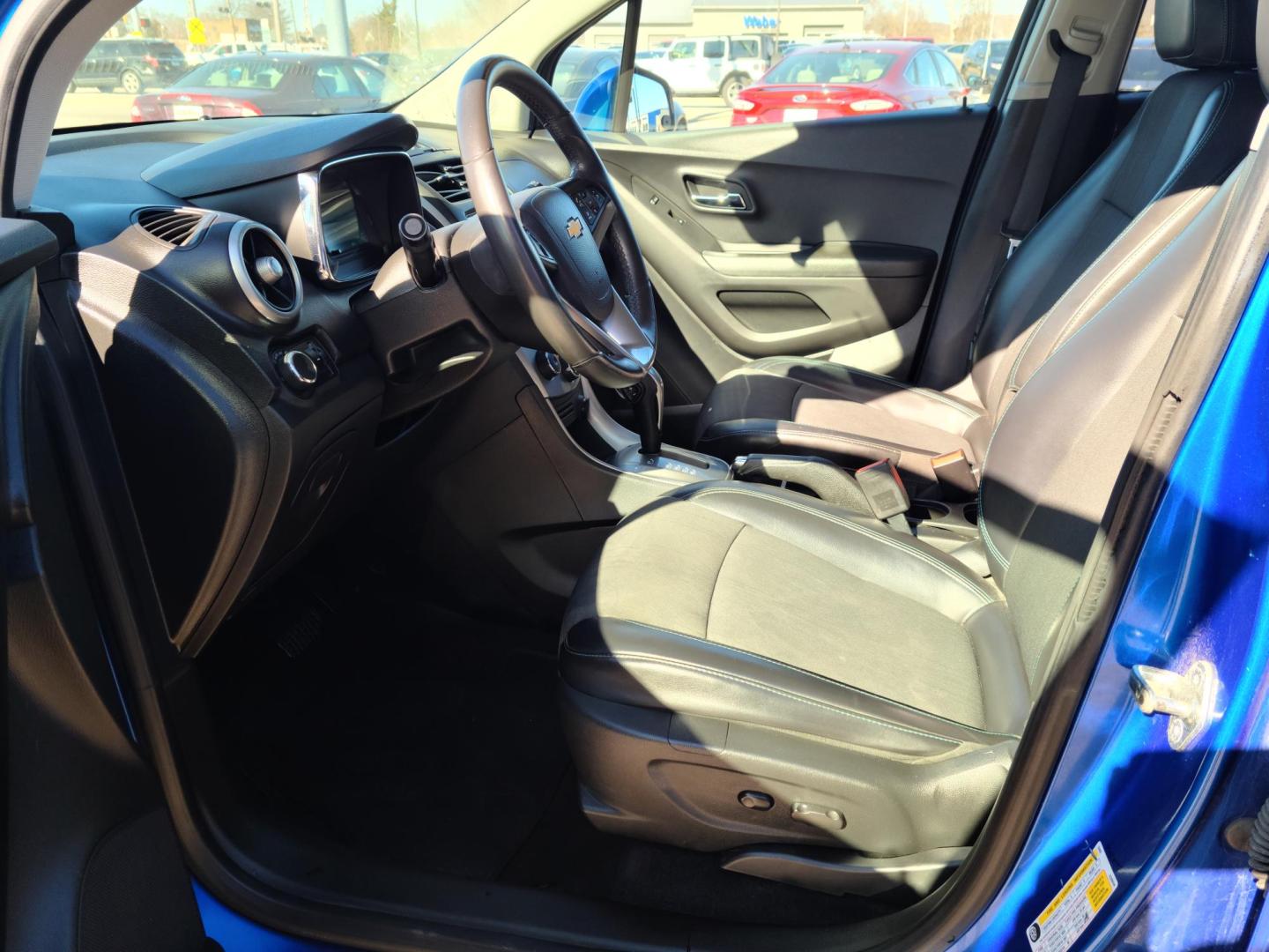 2015 /Black Chevrolet Trax LT FWD (KL7CJLSB6FB) with an 1.4L L4 DOHC 16V FFV engine, Auto transmission, located at 104 1st Avenue, Silvis, IL, 61282, (309) 755-9511, 41.515156, -90.425377 - Photo#5