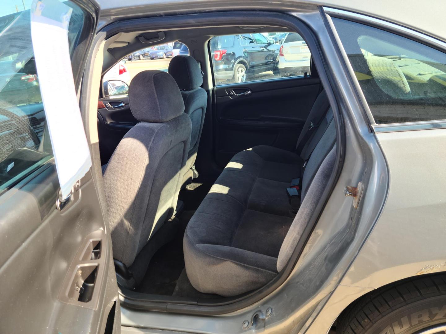 2008 Gray Chevrolet Impala LS (2G1WB58K781) with an 3.5L V6 OHV 16V FFV engine, 4-Speed Automatic Overdrive transmission, located at 104 1st Avenue, Silvis, IL, 61282, (309) 755-9511, 41.515156, -90.425377 - Photo#2