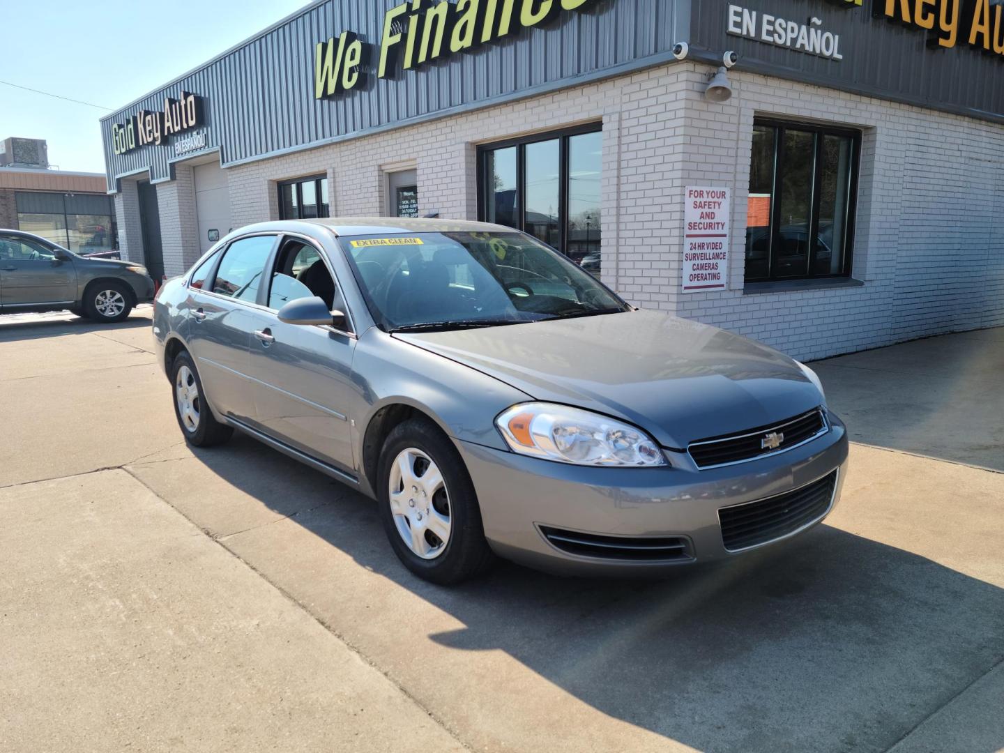 2008 Gray Chevrolet Impala LS (2G1WB58K781) with an 3.5L V6 OHV 16V FFV engine, 4-Speed Automatic Overdrive transmission, located at 104 1st Avenue, Silvis, IL, 61282, (309) 755-9511, 41.515156, -90.425377 - Photo#3