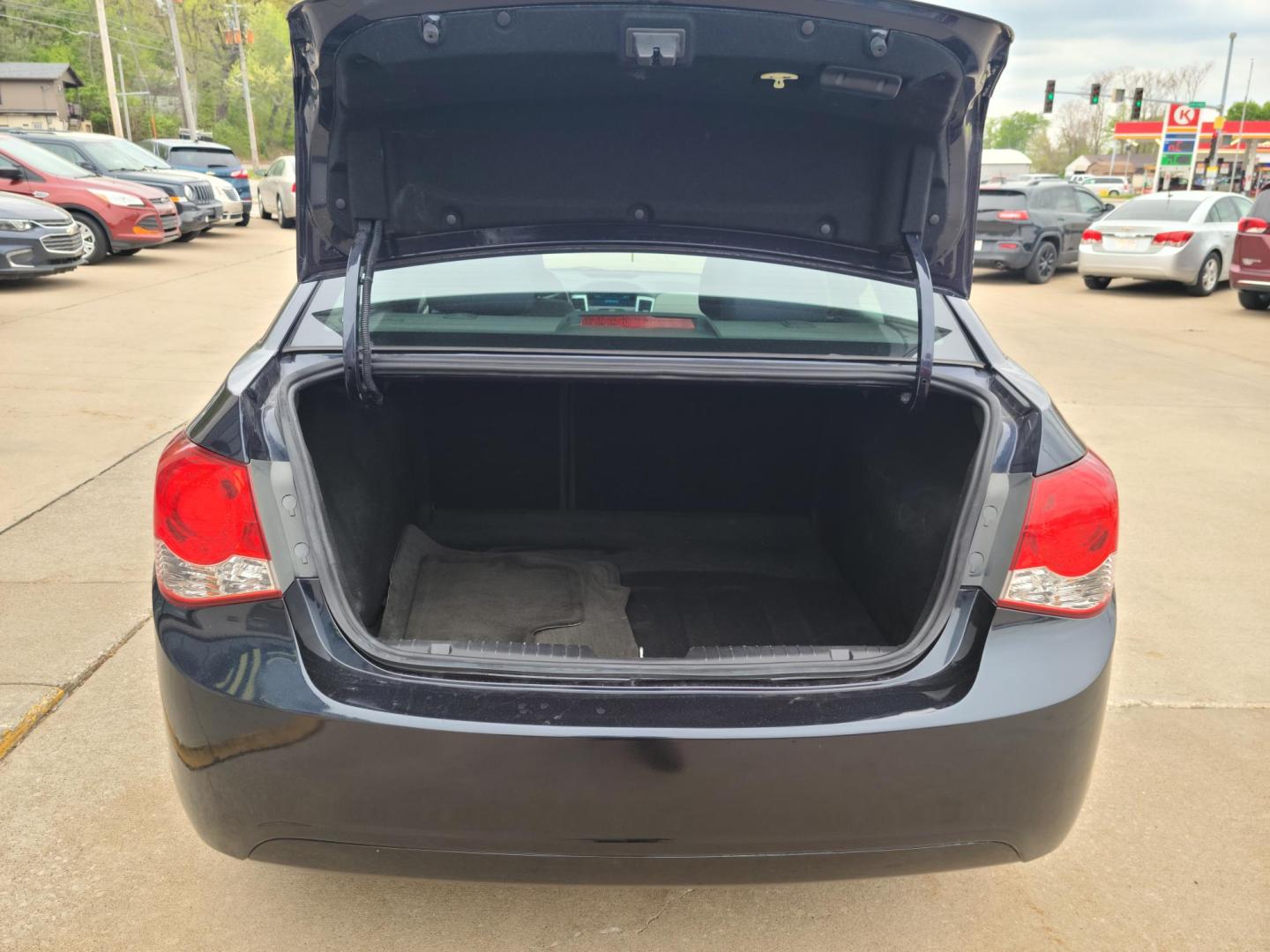 2014 Chevrolet Cruze LS Auto (1G1PA5SG4E7) with an 1.8L L4 DOHC 16V engine, 6-Speed Automatic transmission, located at 104 1st Avenue, Silvis, IL, 61282, (309) 755-9511, 41.515156, -90.425377 - Photo#3