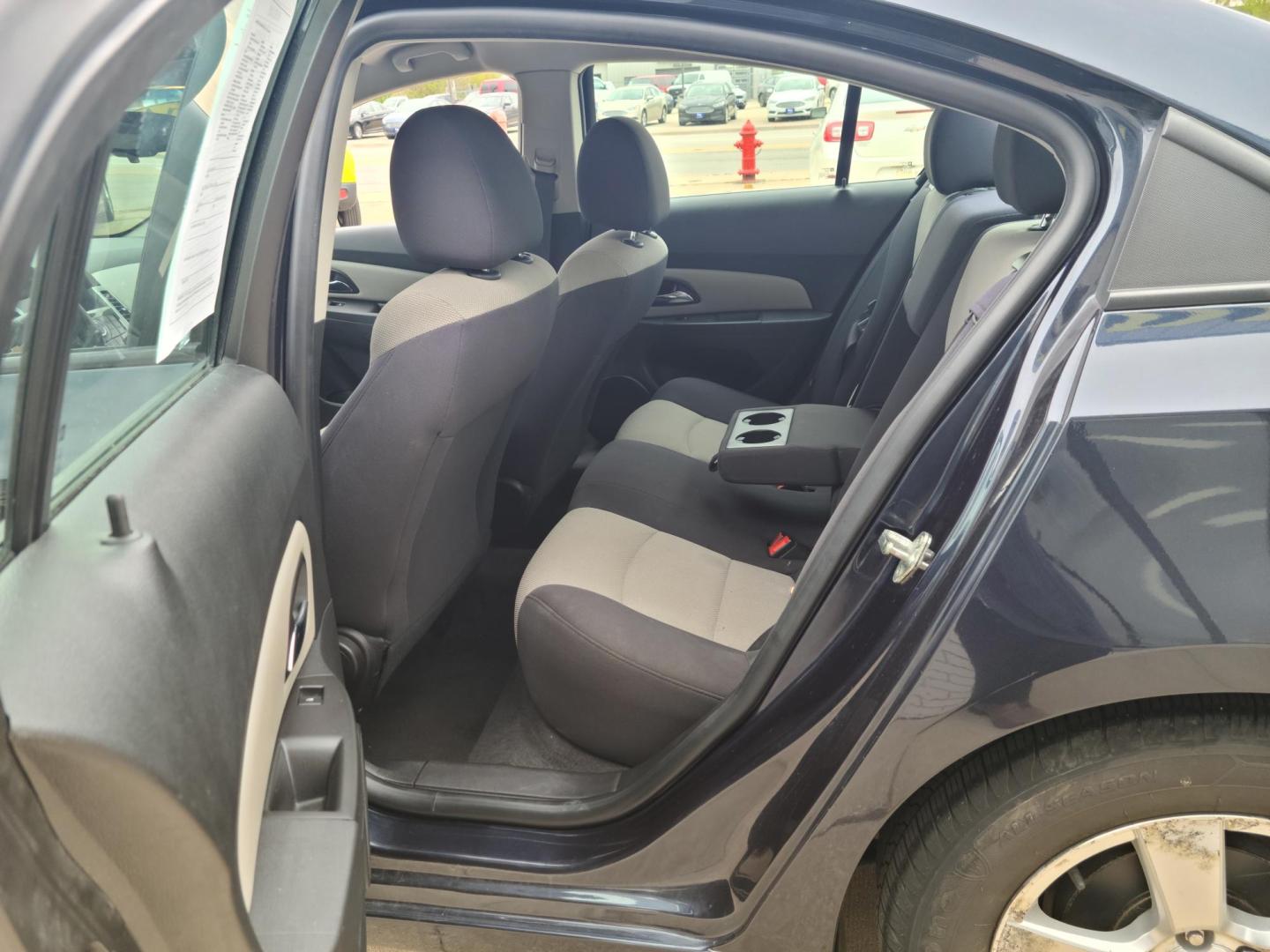 2014 Chevrolet Cruze LS Auto (1G1PA5SG4E7) with an 1.8L L4 DOHC 16V engine, 6-Speed Automatic transmission, located at 104 1st Avenue, Silvis, IL, 61282, (309) 755-9511, 41.515156, -90.425377 - Photo#4