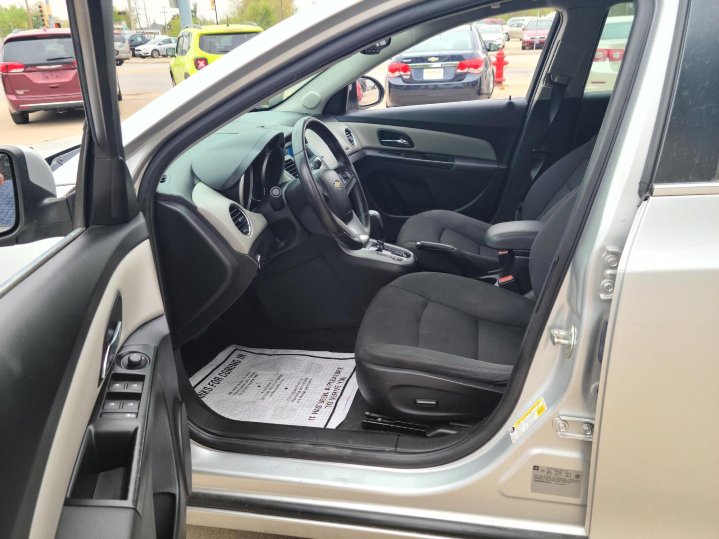 2014 Chevrolet Cruze 1LT Auto (1G1PC5SB5E7) with an 1.4L L4 DOHC 16V TURBO engine, 6-Speed Automatic transmission, located at 104 1st Avenue, Silvis, IL, 61282, (309) 755-9511, 41.515156, -90.425377 - Photo#5