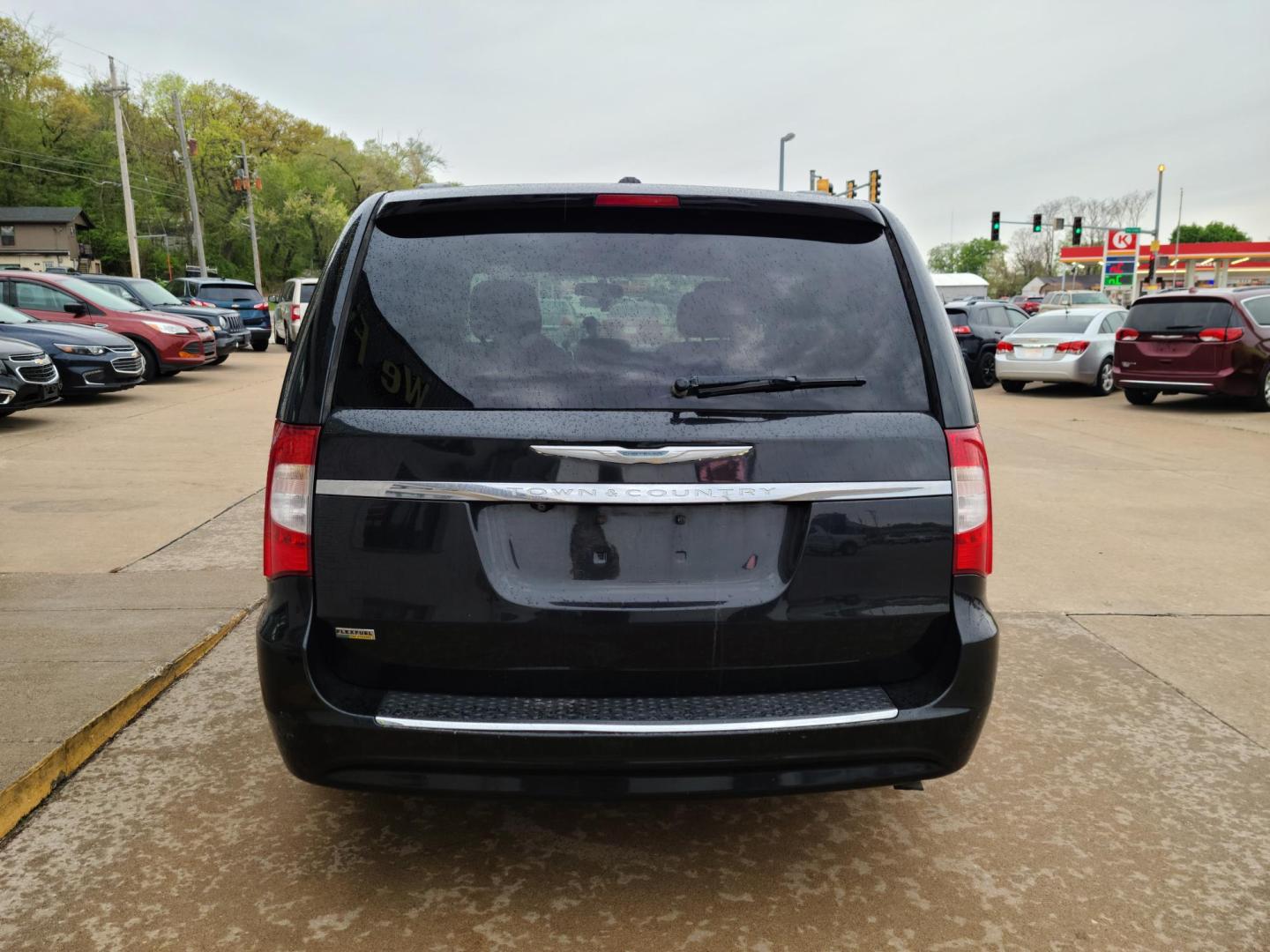 2014 Carbon Black Metallic Chrysler Town & Country Touring (2C4RC1BG9ER) with an 3.6L V6 DOHC 24V engine, 6-Speed Automatic transmission, located at 104 1st Avenue, Silvis, IL, 61282, (309) 755-9511, 41.515156, -90.425377 - Photo#2