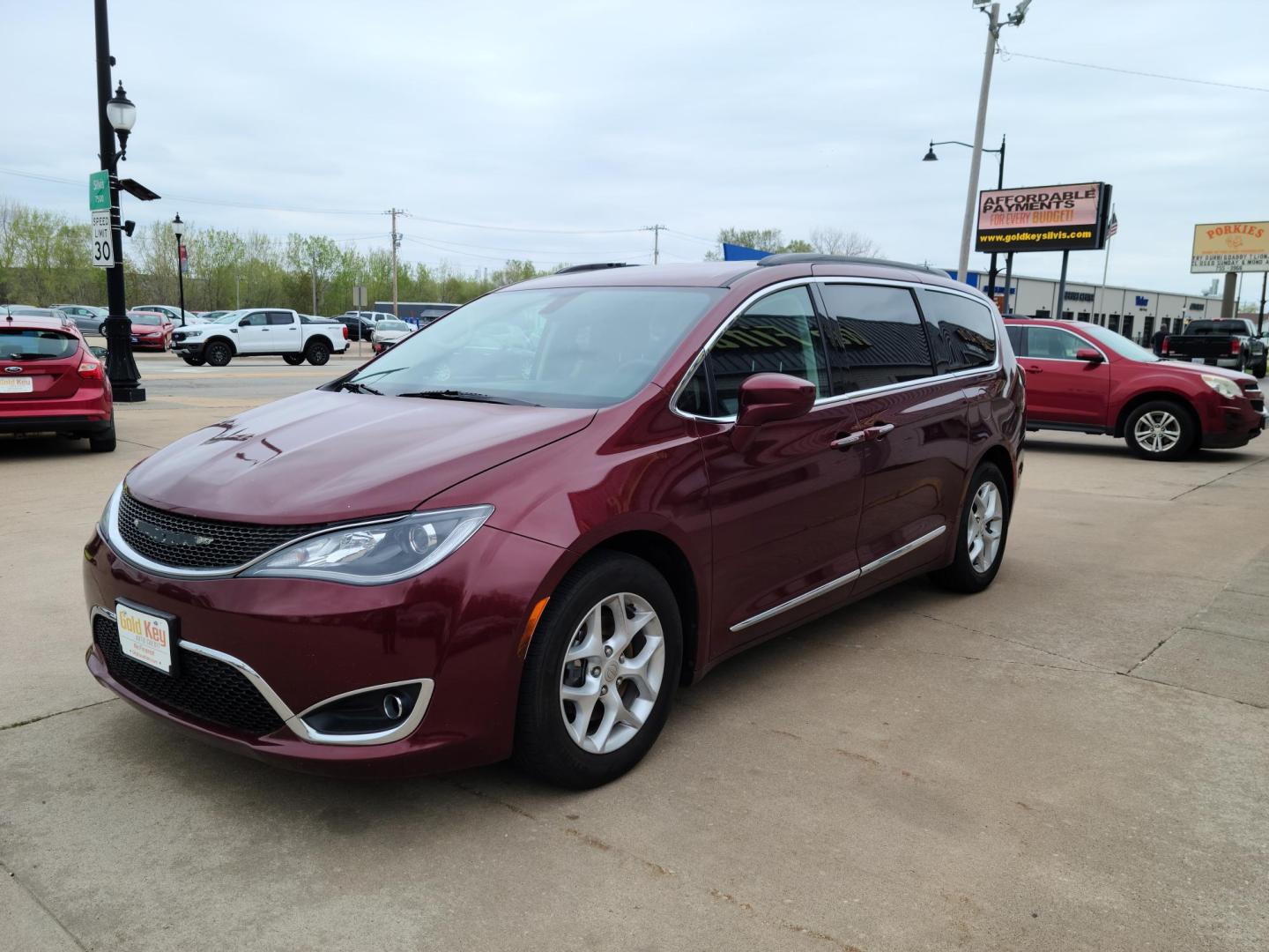 2017 /Black Chrysler Pacifica Touring (2C4RC1BG7HR) with an 3.6L V6 DOHC 24V engine, 6A transmission, located at 104 1st Avenue, Silvis, IL, 61282, (309) 755-9511, 41.515156, -90.425377 - Photo#1
