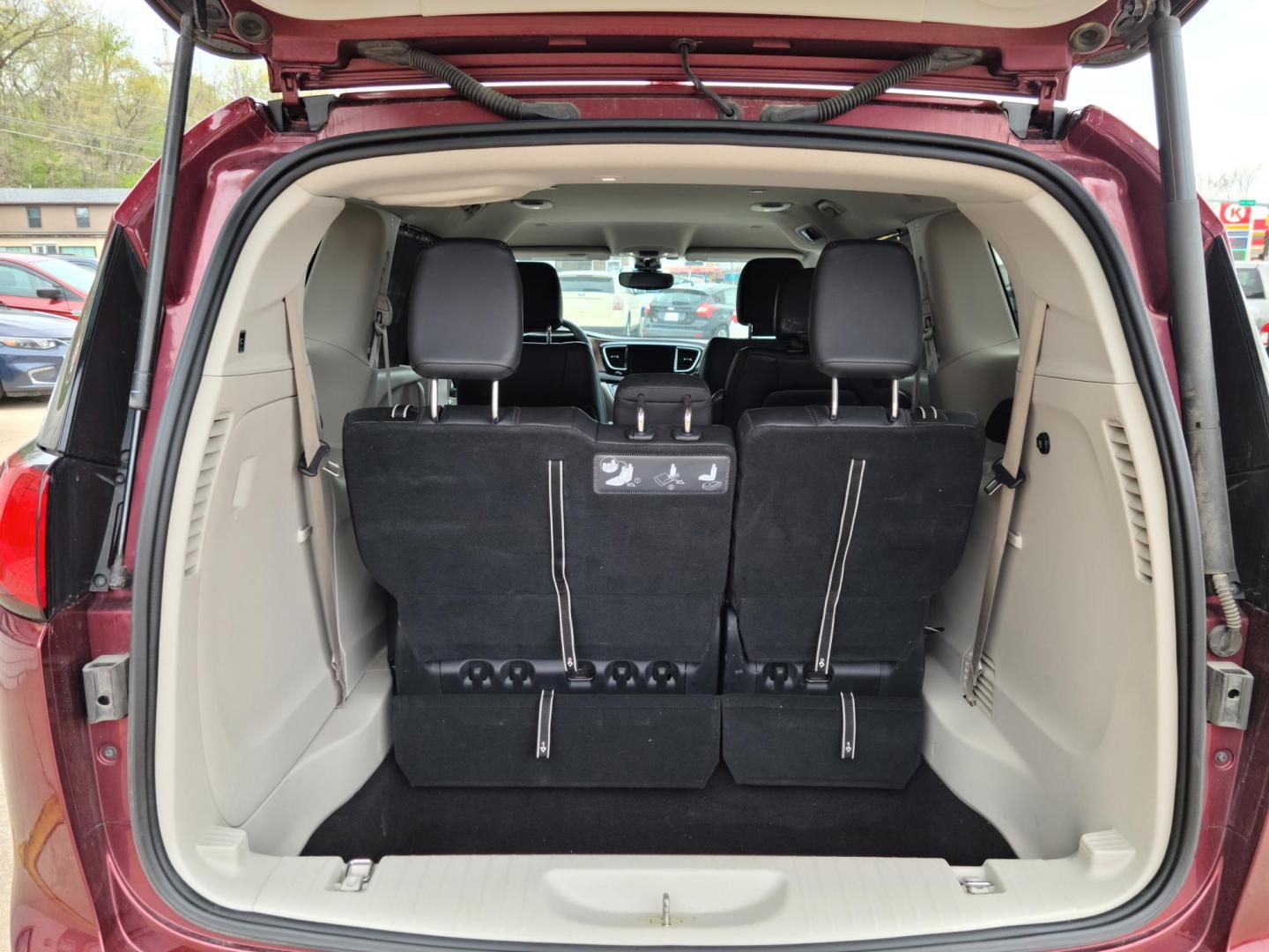 2017 /Black Chrysler Pacifica Touring (2C4RC1BG7HR) with an 3.6L V6 DOHC 24V engine, 6A transmission, located at 104 1st Avenue, Silvis, IL, 61282, (309) 755-9511, 41.515156, -90.425377 - Photo#3