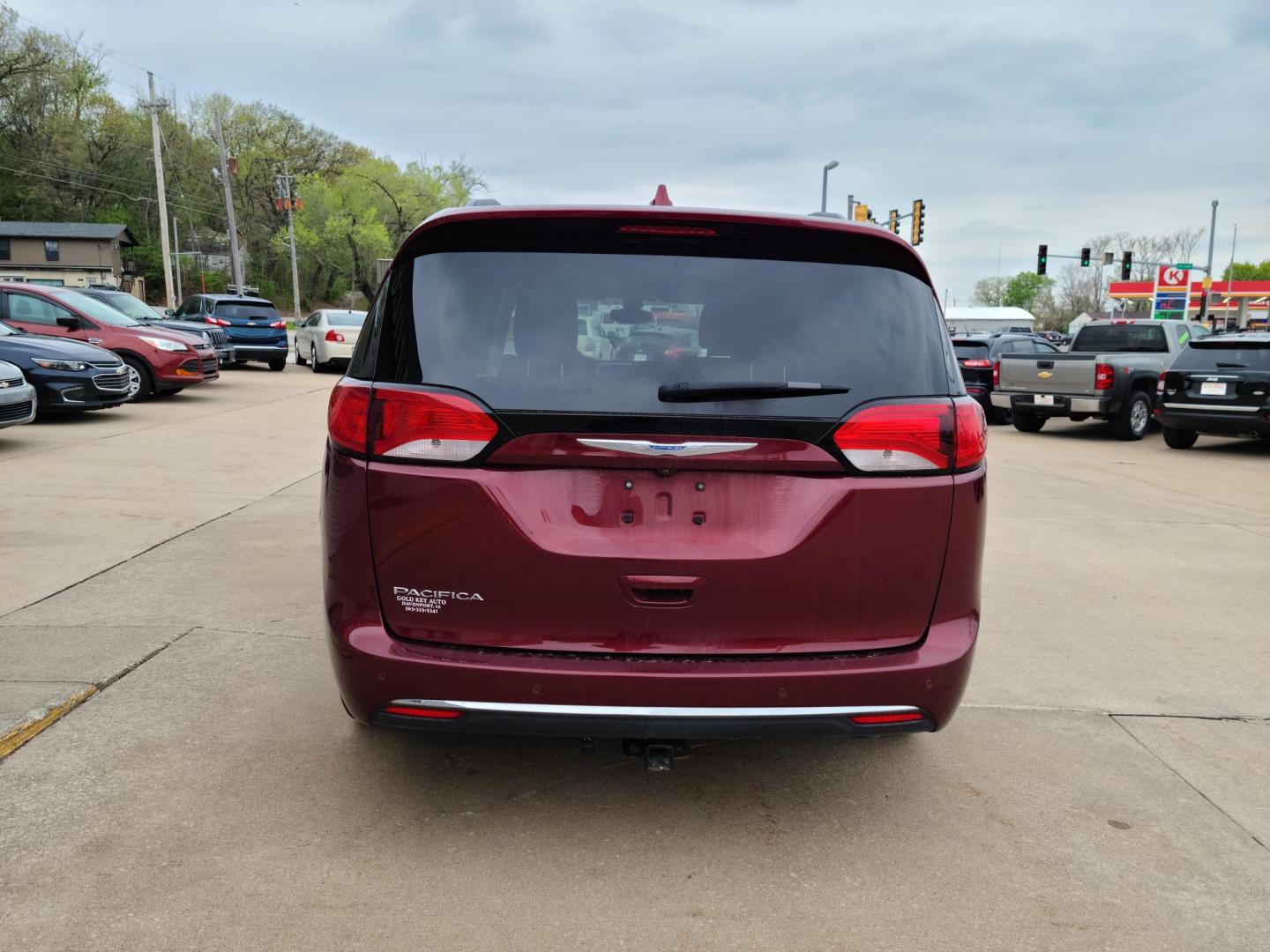 2017 /Black Chrysler Pacifica Touring (2C4RC1BG7HR) with an 3.6L V6 DOHC 24V engine, 6A transmission, located at 104 1st Avenue, Silvis, IL, 61282, (309) 755-9511, 41.515156, -90.425377 - Photo#2