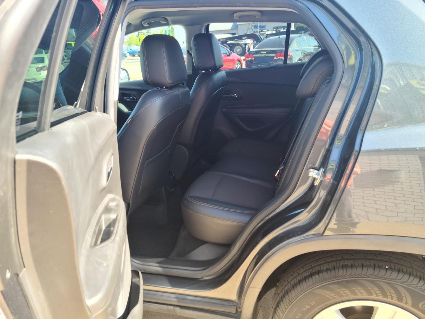 2018 Gray /Black Chevrolet Trax LT AWD (KL7CJPSBXJB) with an 1.4L L4 DOHC 16V engine, 6A transmission, located at 104 1st Avenue, Silvis, IL, 61282, (309) 755-9511, 41.515156, -90.425377 - Photo#4