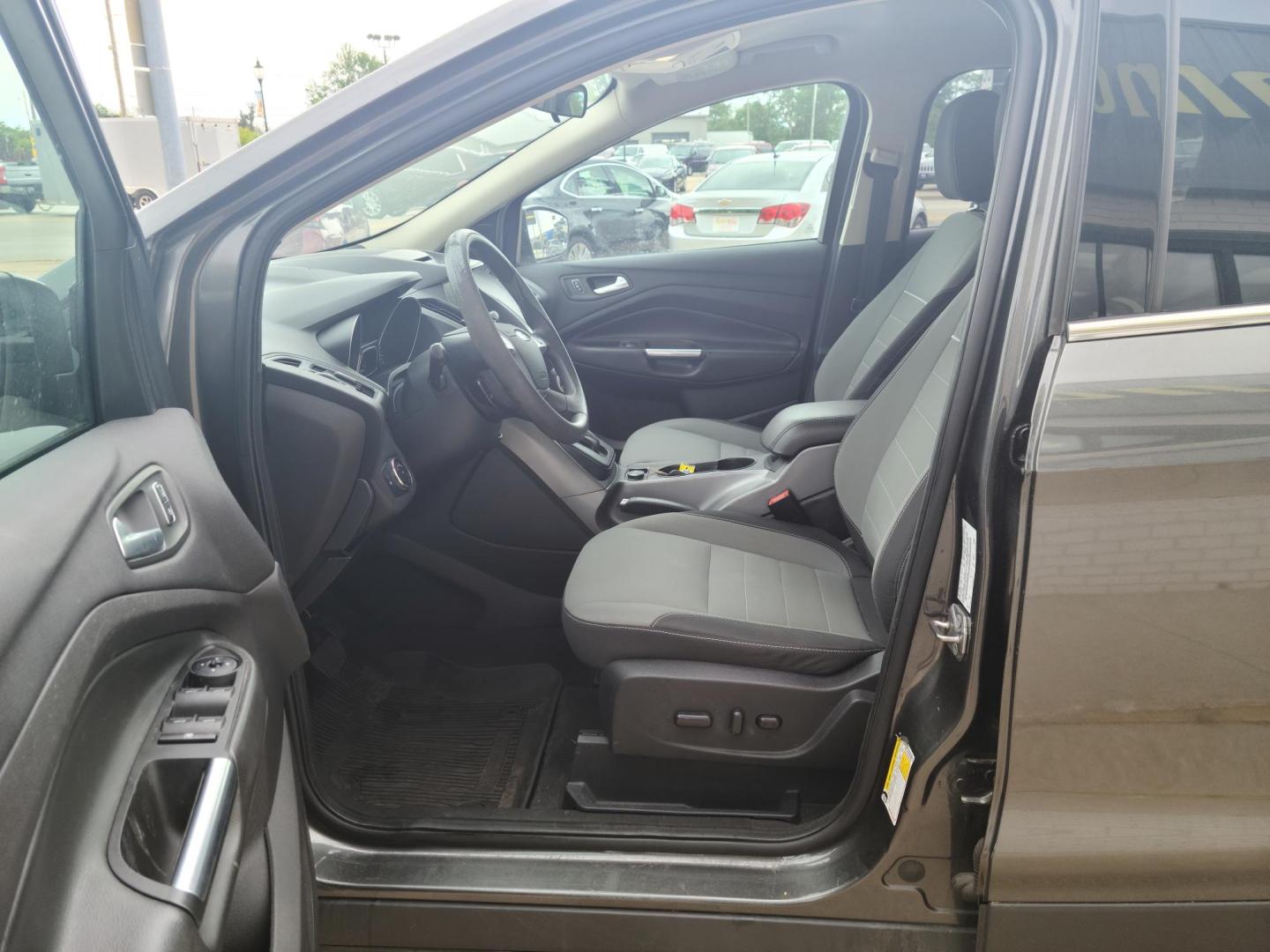 2015 Gray /Black Ford Escape SE FWD (1FMCU0G90FU) with an 2.0L L4 DOHC 16V engine, 6-Speed Automatic transmission, located at 104 1st Avenue, Silvis, IL, 61282, (309) 755-9511, 41.515156, -90.425377 - Photo#5