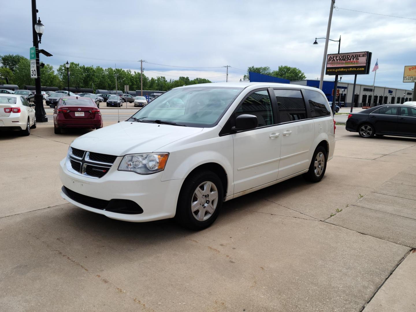 2012 Dodge Grand Caravan SE (2C4RDGBG5CR) with an 3.6L V6 DOHC 24V engine, 6-Speed Automatic transmission, located at 104 1st Avenue, Silvis, IL, 61282, (309) 755-9511, 41.515156, -90.425377 - Photo#1
