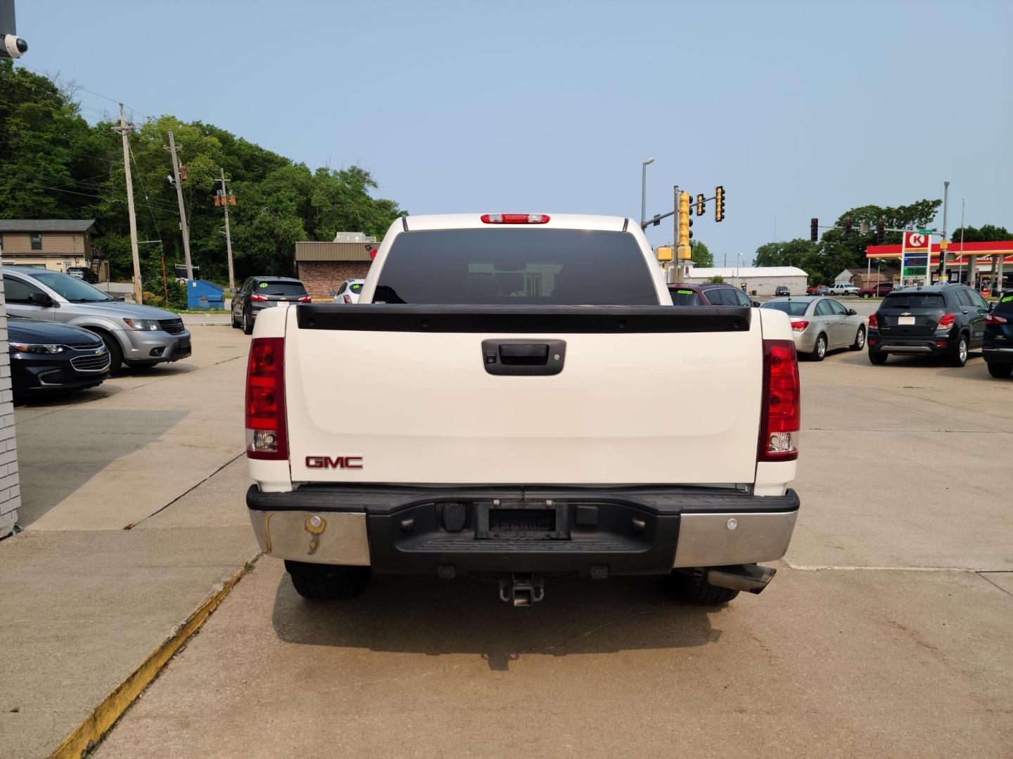 2012 GMC Sierra 1500 SLT Crew Cab 4WD (3GTP2WE70CG) with an 5.3L V8 OHV 16V FFV engine, 6-Speed Automatic transmission, located at 104 1st Avenue, Silvis, IL, 61282, (309) 755-9511, 41.515156, -90.425377 - Photo#2