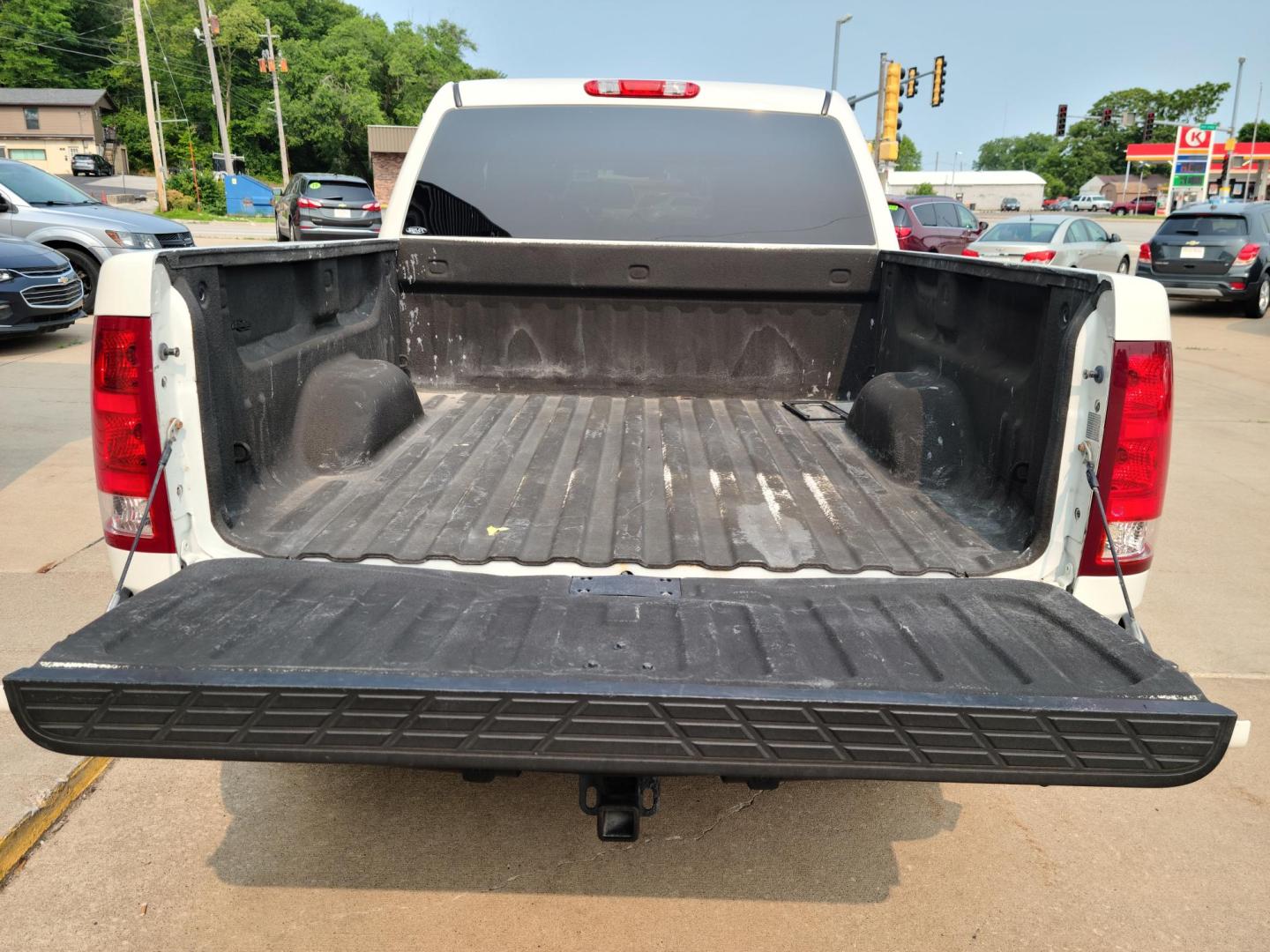 2012 GMC Sierra 1500 SLT Crew Cab 4WD (3GTP2WE70CG) with an 5.3L V8 OHV 16V FFV engine, 6-Speed Automatic transmission, located at 104 1st Avenue, Silvis, IL, 61282, (309) 755-9511, 41.515156, -90.425377 - Photo#3