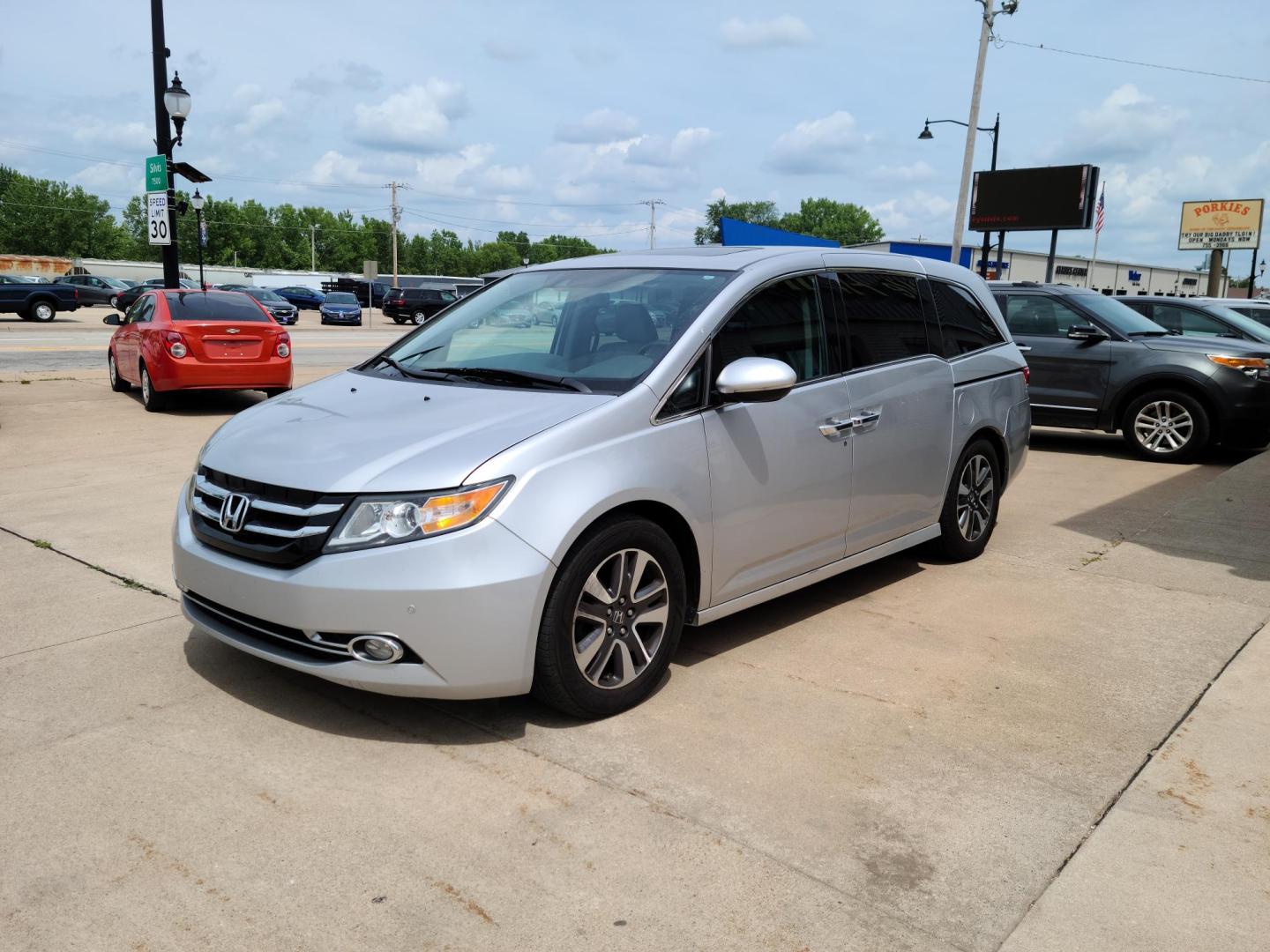 2014 Honda Odyssey Touring (5FNRL5H9XEB) with an 3.5L V6 SOHC 24V engine, 6-Speed Automatic transmission, located at 104 1st Avenue, Silvis, IL, 61282, (309) 755-9511, 41.515156, -90.425377 - Photo#1