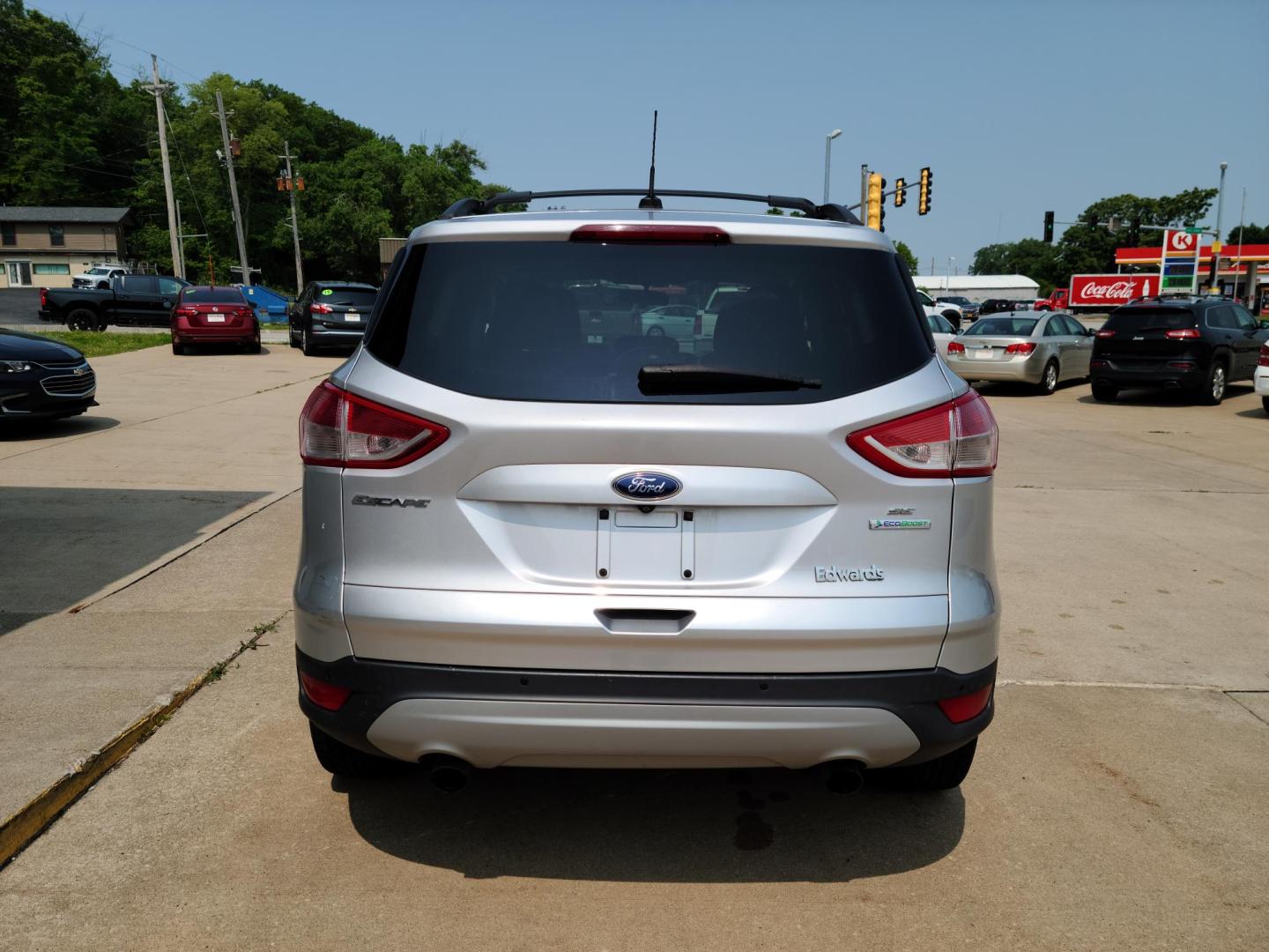 2014 Ford Escape SE FWD (1FMCU0GXXEU) with an 1.6L L4 DOHC 16V engine, 6-Speed Automatic transmission, located at 104 1st Avenue, Silvis, IL, 61282, (309) 755-9511, 41.515156, -90.425377 - Photo#2