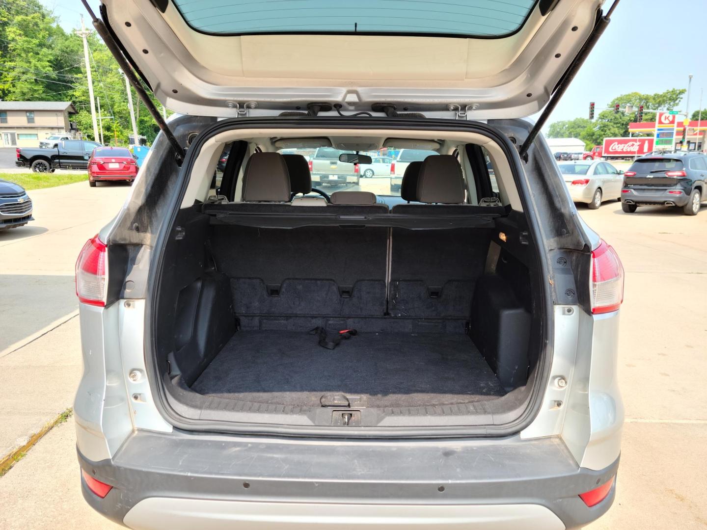 2014 Ford Escape SE FWD (1FMCU0GXXEU) with an 1.6L L4 DOHC 16V engine, 6-Speed Automatic transmission, located at 104 1st Avenue, Silvis, IL, 61282, (309) 755-9511, 41.515156, -90.425377 - Photo#3