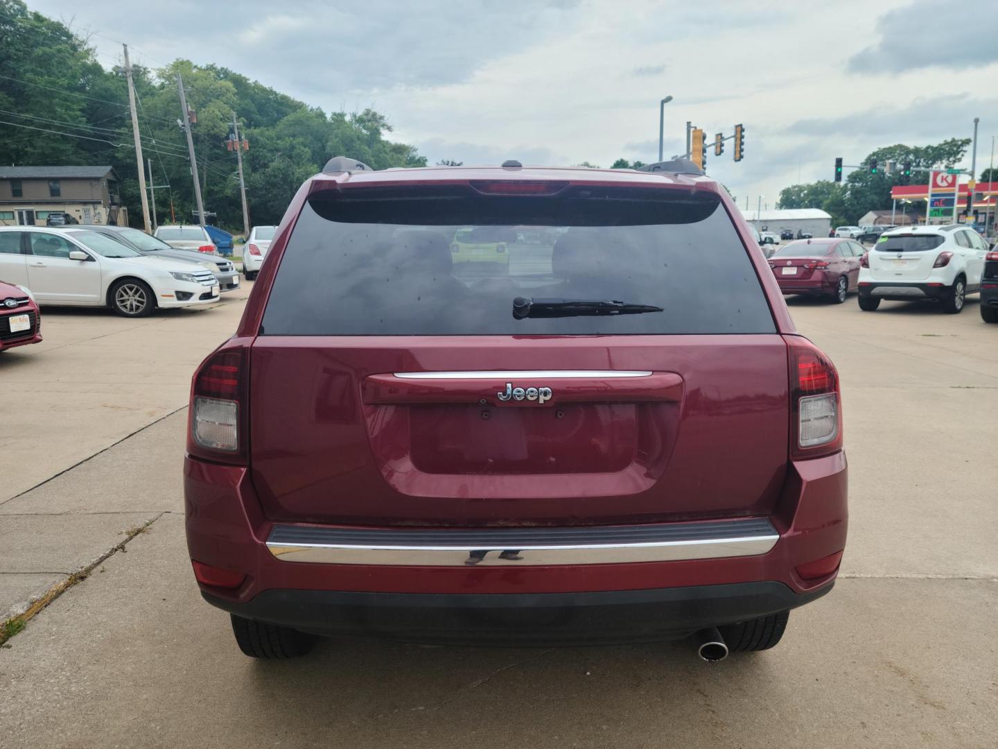2017 Jeep Compass Latitude FWD (1C4NJCEB2HD) with an 2.4L L4 DOHC 16V engine, CVT transmission, located at 104 1st Avenue, Silvis, IL, 61282, (309) 755-9511, 41.515156, -90.425377 - Photo#2