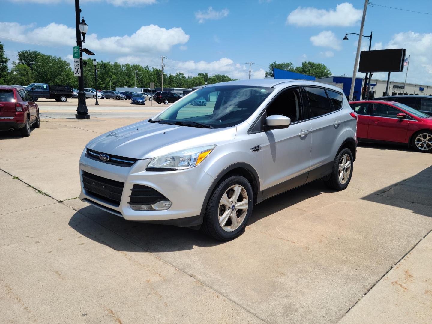 2015 Ford Escape SE 4WD (1FMCU9GX6FU) with an 1.6L L4 DOHC 16V engine, 6-Speed Automatic transmission, located at 104 1st Avenue, Silvis, IL, 61282, (309) 755-9511, 41.515156, -90.425377 - Photo#1