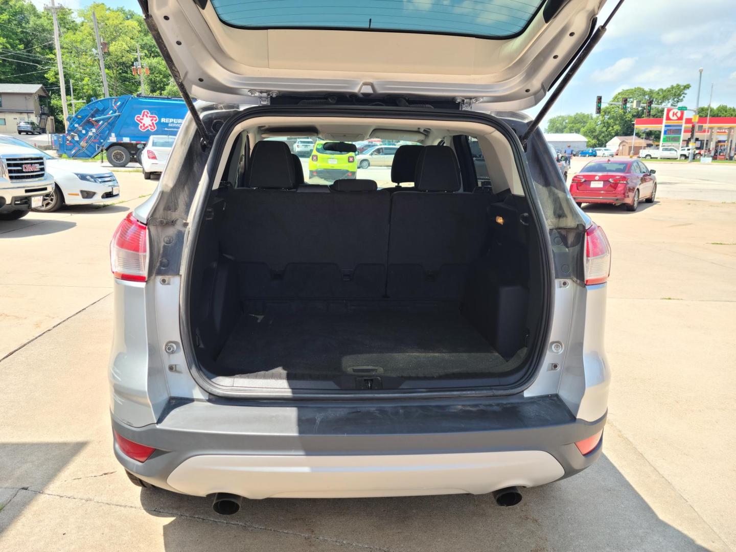 2015 Ford Escape SE 4WD (1FMCU9GX6FU) with an 1.6L L4 DOHC 16V engine, 6-Speed Automatic transmission, located at 104 1st Avenue, Silvis, IL, 61282, (309) 755-9511, 41.515156, -90.425377 - Photo#3