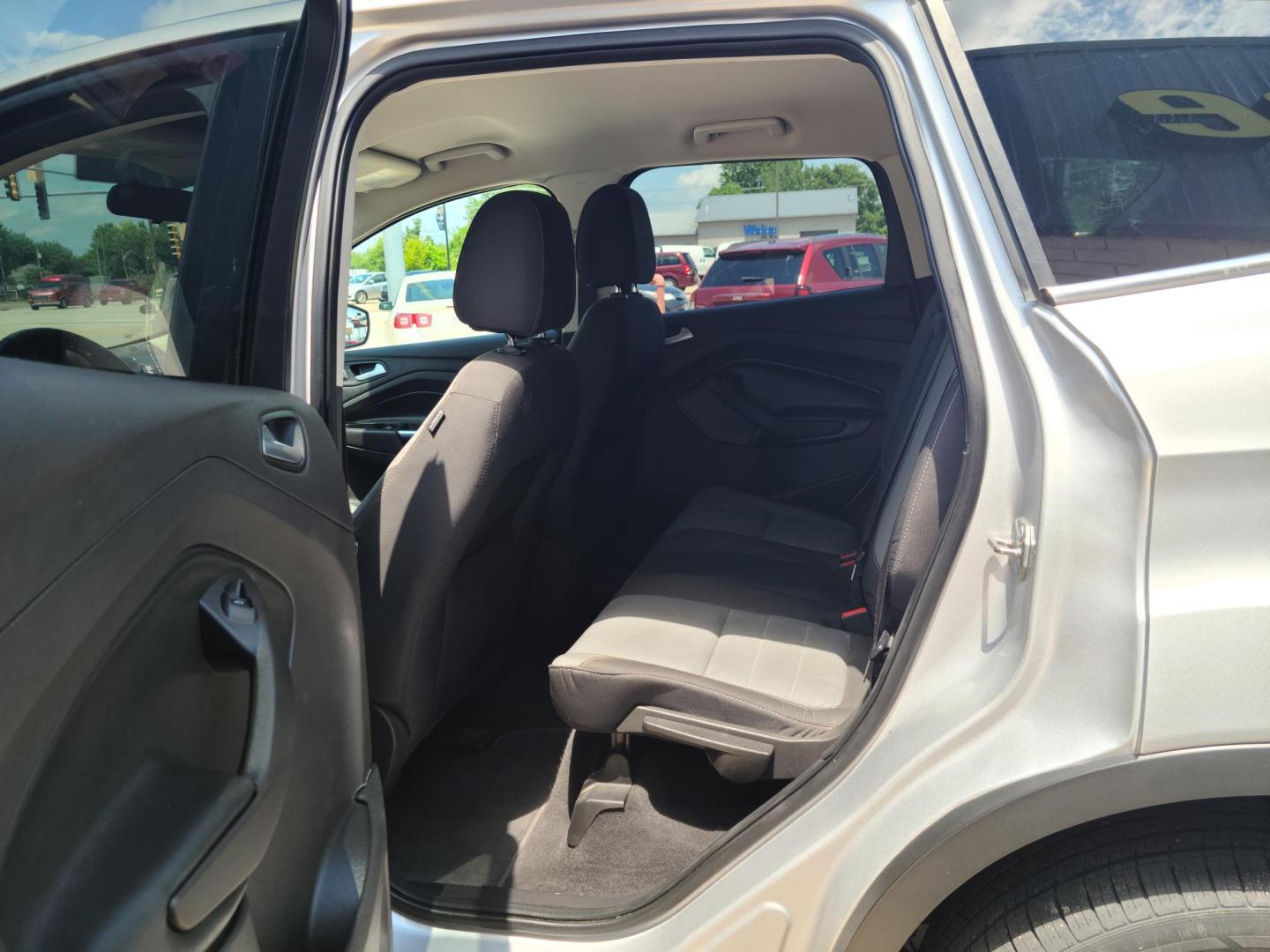 2015 Ford Escape SE 4WD (1FMCU9GX6FU) with an 1.6L L4 DOHC 16V engine, 6-Speed Automatic transmission, located at 104 1st Avenue, Silvis, IL, 61282, (309) 755-9511, 41.515156, -90.425377 - Photo#4