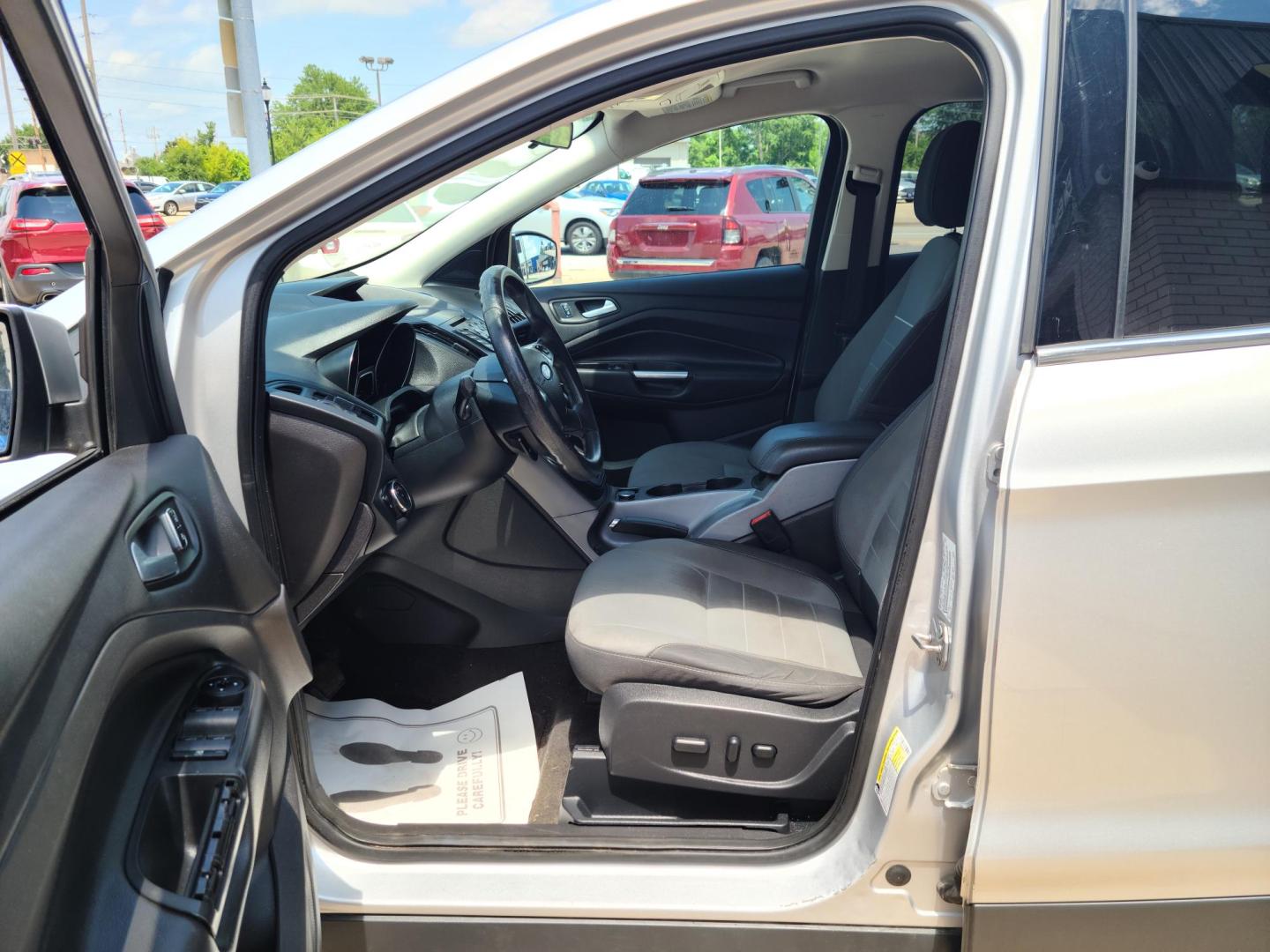 2015 Ford Escape SE 4WD (1FMCU9GX6FU) with an 1.6L L4 DOHC 16V engine, 6-Speed Automatic transmission, located at 104 1st Avenue, Silvis, IL, 61282, (309) 755-9511, 41.515156, -90.425377 - Photo#5
