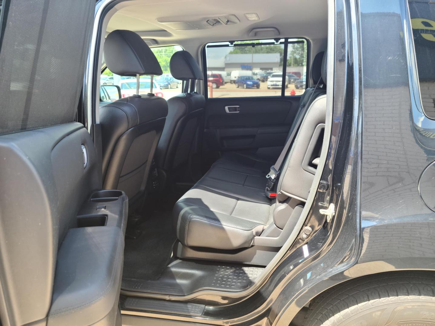 2013 Carbon Black Metallic /Black Honda Pilot Touring 4WD 5-Spd AT with DVD (5FNYF4H92DB) with an 3.5L V6 SOHC 24V engine, 5-Speed Automatic transmission, located at 104 1st Avenue, Silvis, IL, 61282, (309) 755-9511, 41.515156, -90.425377 - Photo#4
