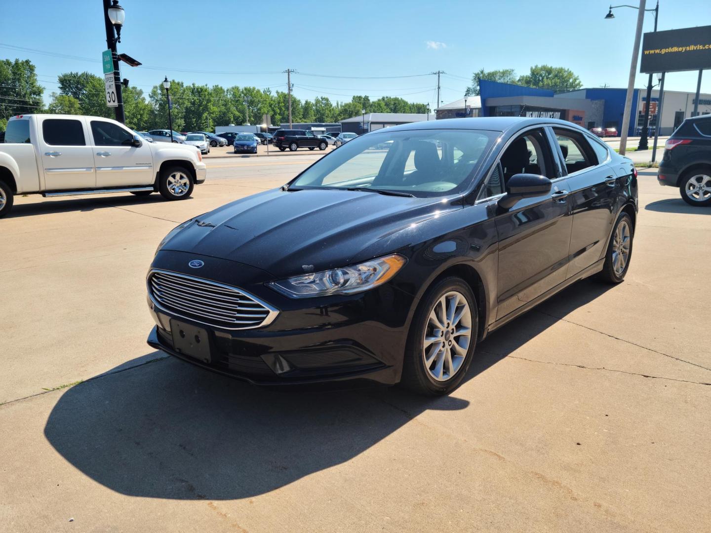 2017 Carbon Black Metallic /Black Ford Fusion SE (3FA6P0H70HR) with an 2.5L L4 DOHC 16V engine, 6A transmission, located at 104 1st Avenue, Silvis, IL, 61282, (309) 755-9511, 41.515156, -90.425377 - Photo#1
