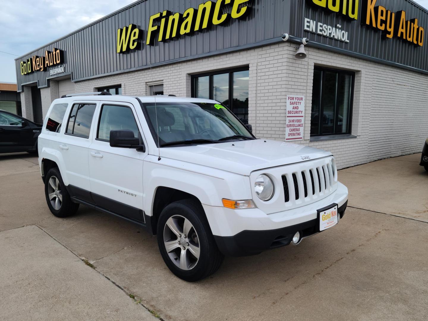 2016 Summit White /Black Jeep Patriot Latitude 4WD (1C4NJRFB1GD) with an 2.4L L4 DOHC 16V engine, Auto transmission, located at 104 1st Avenue, Silvis, IL, 61282, (309) 755-9511, 41.515156, -90.425377 - Photo#0