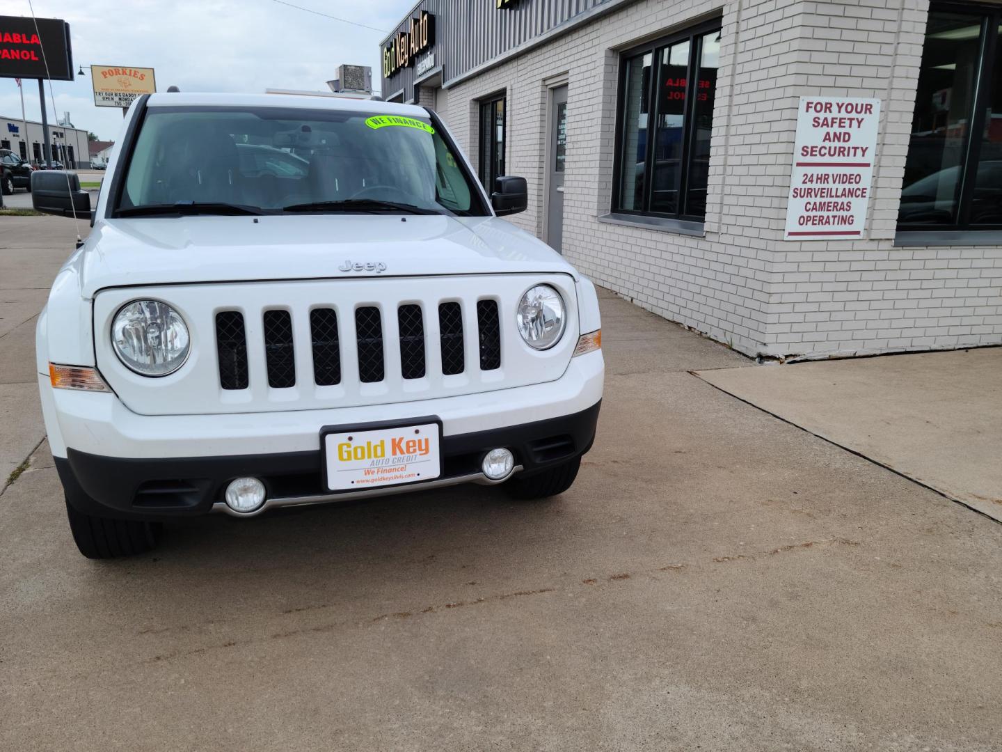 2016 Summit White /Black Jeep Patriot Latitude 4WD (1C4NJRFB1GD) with an 2.4L L4 DOHC 16V engine, Auto transmission, located at 104 1st Avenue, Silvis, IL, 61282, (309) 755-9511, 41.515156, -90.425377 - Photo#1