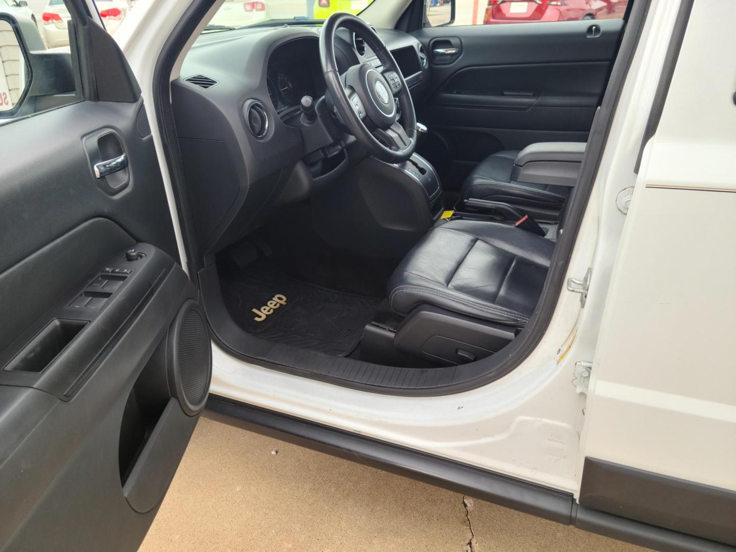2016 Summit White /Black Jeep Patriot Latitude 4WD (1C4NJRFB1GD) with an 2.4L L4 DOHC 16V engine, Auto transmission, located at 104 1st Avenue, Silvis, IL, 61282, (309) 755-9511, 41.515156, -90.425377 - Photo#5