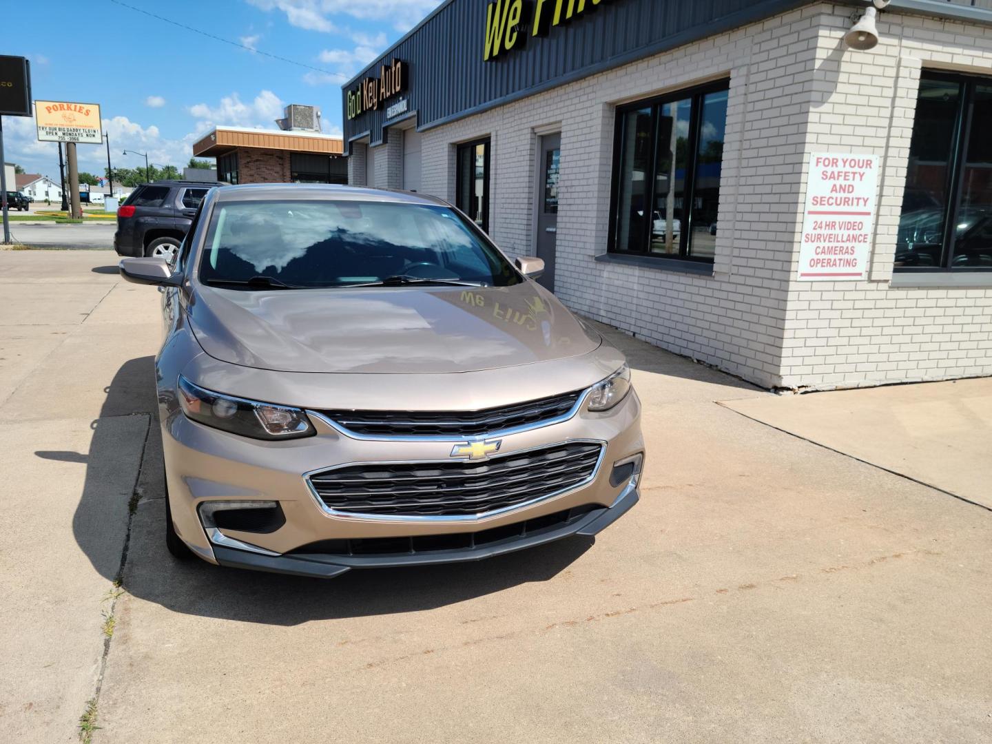 2018 Chevrolet Malibu LT (1G1ZD5ST3JF) with an 1.5L L4 DOHC 16V engine, 6A transmission, located at 104 1st Avenue, Silvis, IL, 61282, (309) 755-9511, 41.515156, -90.425377 - Photo#1