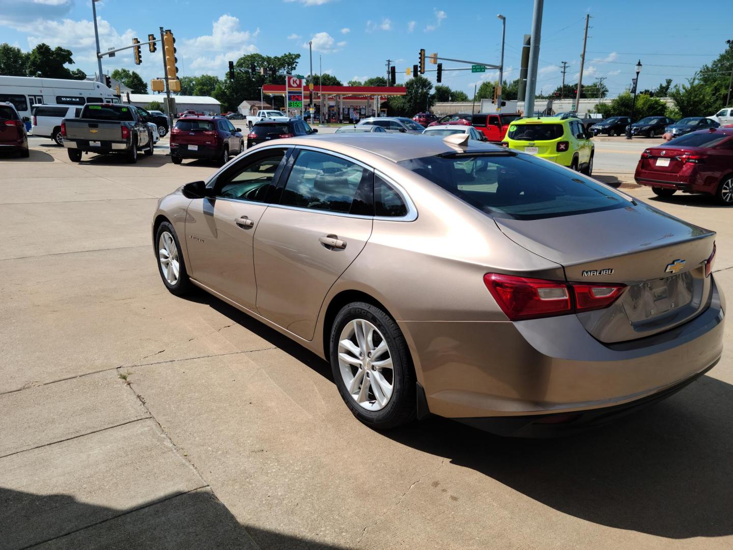 2018 Chevrolet Malibu LT (1G1ZD5ST3JF) with an 1.5L L4 DOHC 16V engine, 6A transmission, located at 104 1st Avenue, Silvis, IL, 61282, (309) 755-9511, 41.515156, -90.425377 - Photo#2