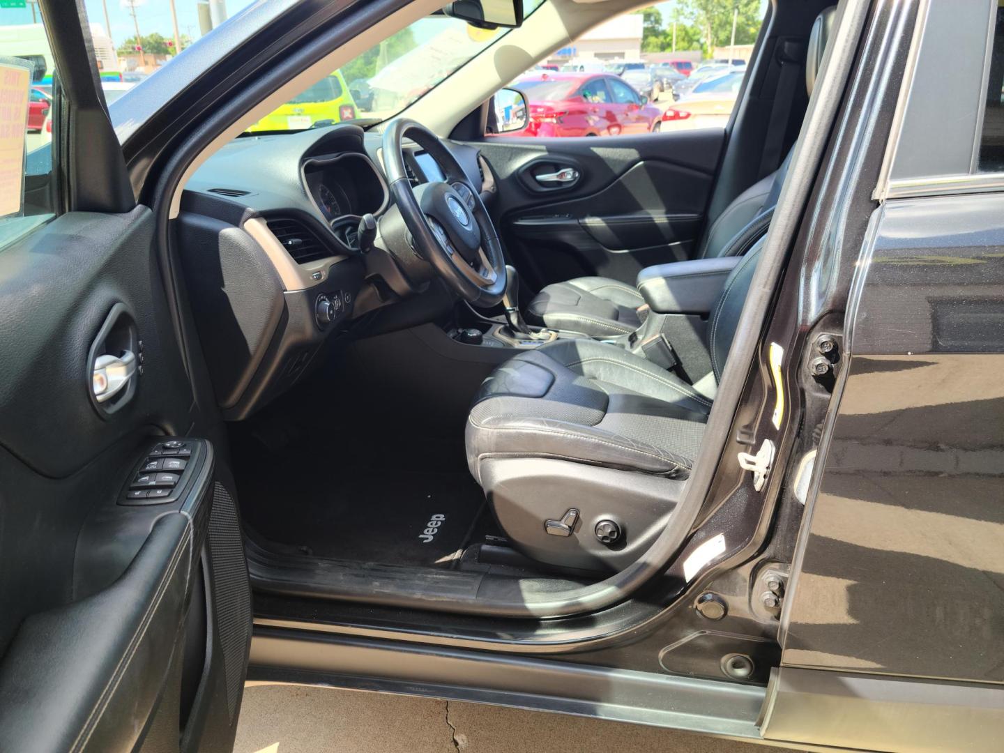 2015 Carbon Black Metallic /Black Jeep Cherokee Limited 4WD (1C4PJMDB2FW) with an 2.4L L4 DOHC 16V engine, 9-Speed Automatic transmission, located at 104 1st Avenue, Silvis, IL, 61282, (309) 755-9511, 41.515156, -90.425377 - Photo#6
