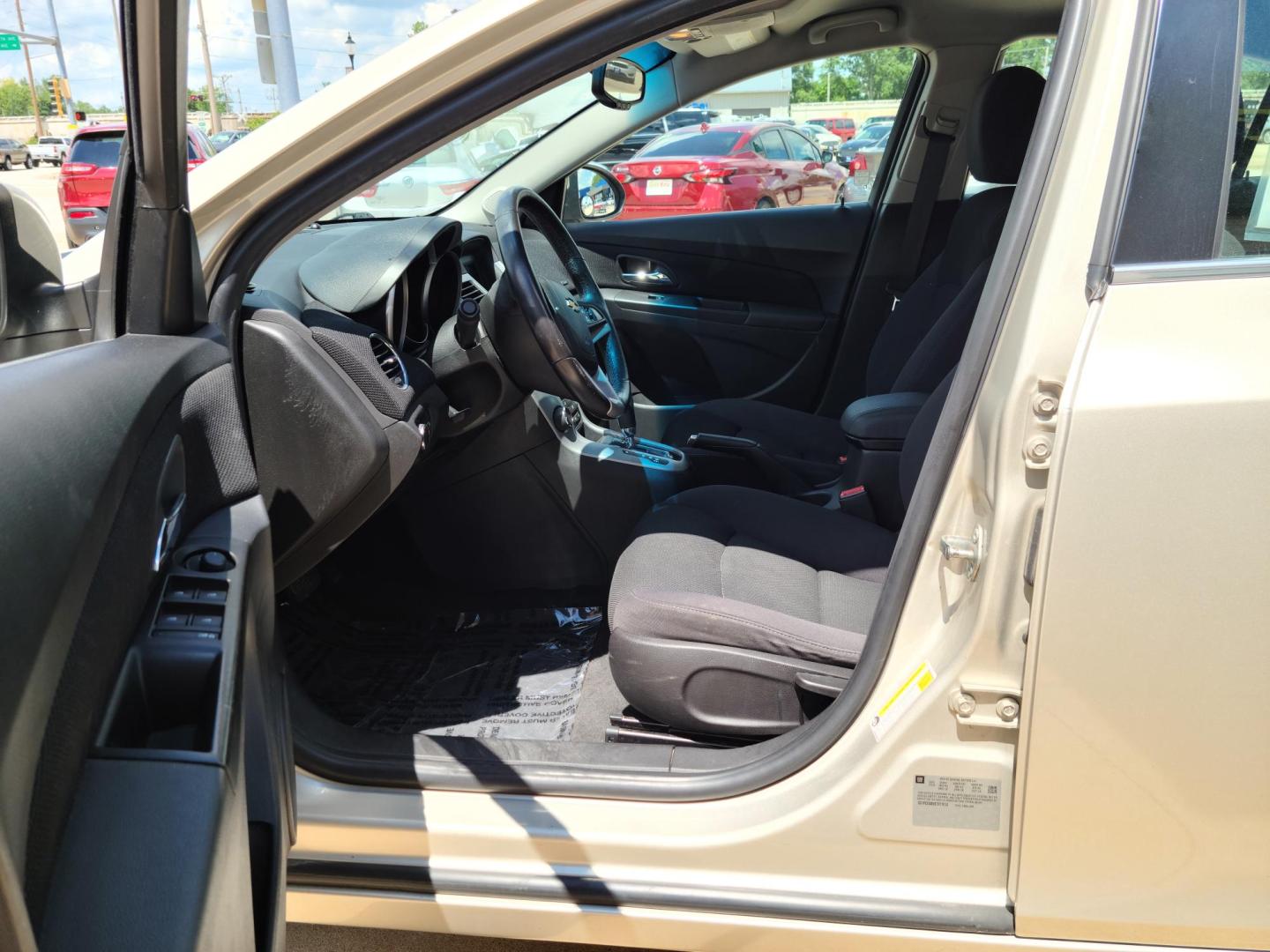 2014 Chevrolet Cruze 1LT Auto (1G1PC5SB9E7) with an 1.4L L4 DOHC 16V TURBO engine, 6-Speed Automatic transmission, located at 104 1st Avenue, Silvis, IL, 61282, (309) 755-9511, 41.515156, -90.425377 - Photo#6