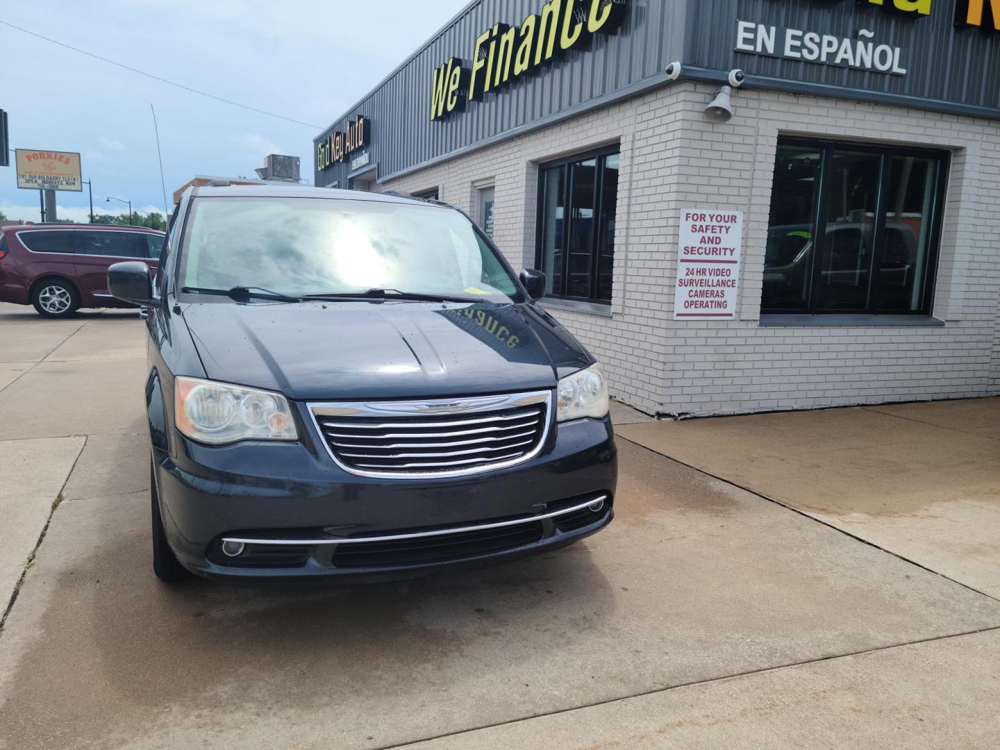 2014 BLUE Chrysler Town & Country Touring (2C4RC1BG5ER) with an 3.6L V6 DOHC 24V engine, 6-Speed Automatic transmission, located at 104 1st Avenue, Silvis, IL, 61282, (309) 755-9511, 41.515156, -90.425377 - Photo#1