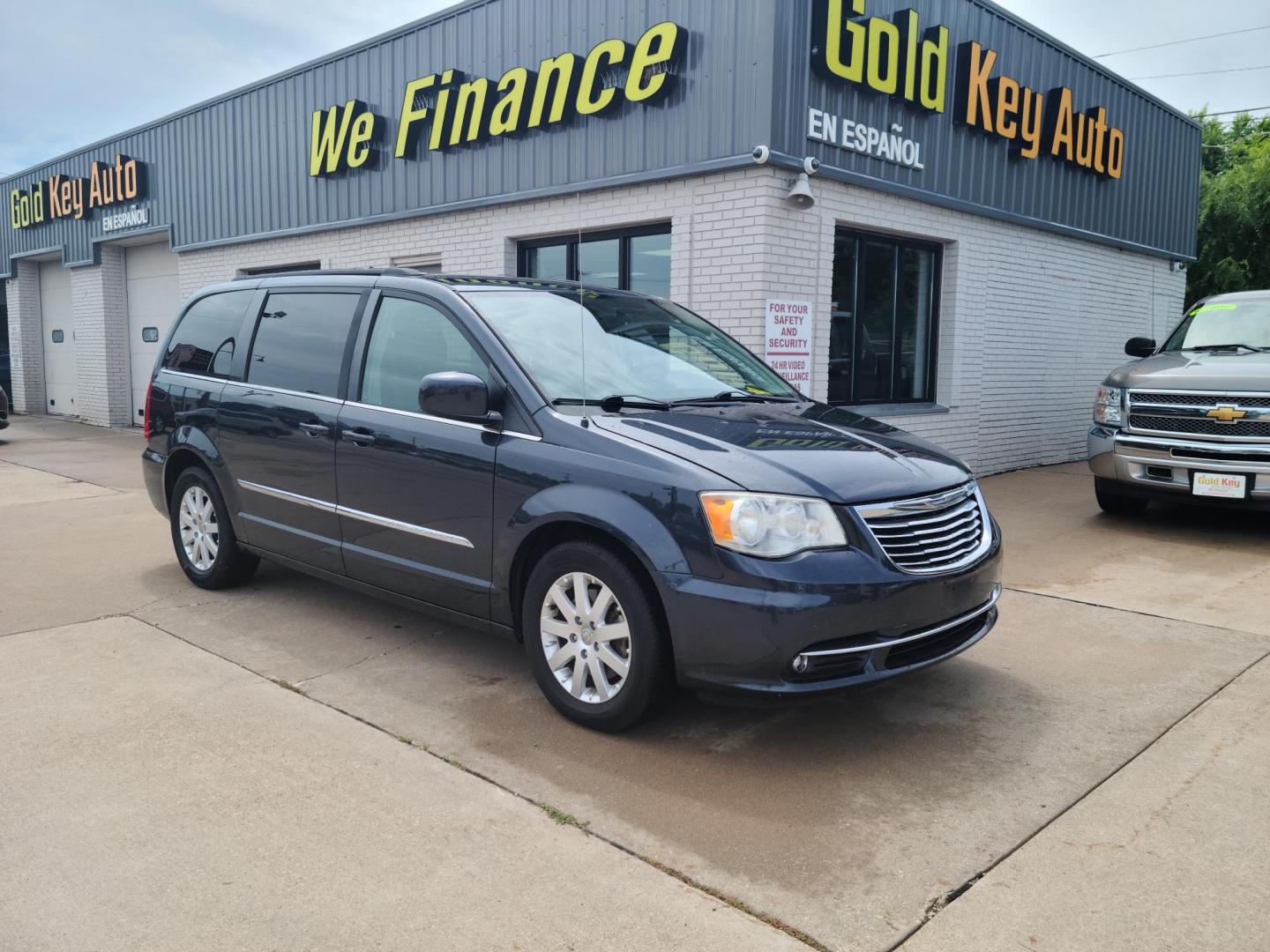 2014 BLUE Chrysler Town & Country Touring (2C4RC1BG5ER) with an 3.6L V6 DOHC 24V engine, 6-Speed Automatic transmission, located at 104 1st Avenue, Silvis, IL, 61282, (309) 755-9511, 41.515156, -90.425377 - Photo#0