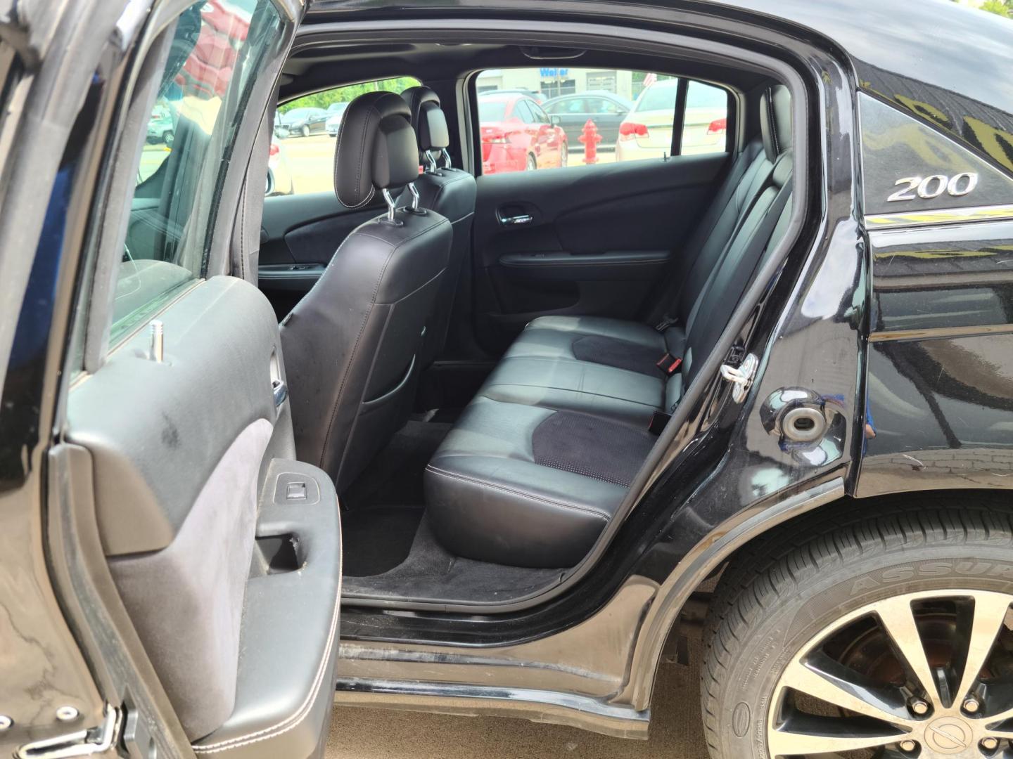 2011 Carbon Black Metallic /Black Chrysler 200 S (1C3BC8FG3BN) with an 3.6L V6 DOHC 24V FFV engine, 6-Speed Automatic transmission, located at 104 1st Avenue, Silvis, IL, 61282, (309) 755-9511, 41.515156, -90.425377 - Photo#5